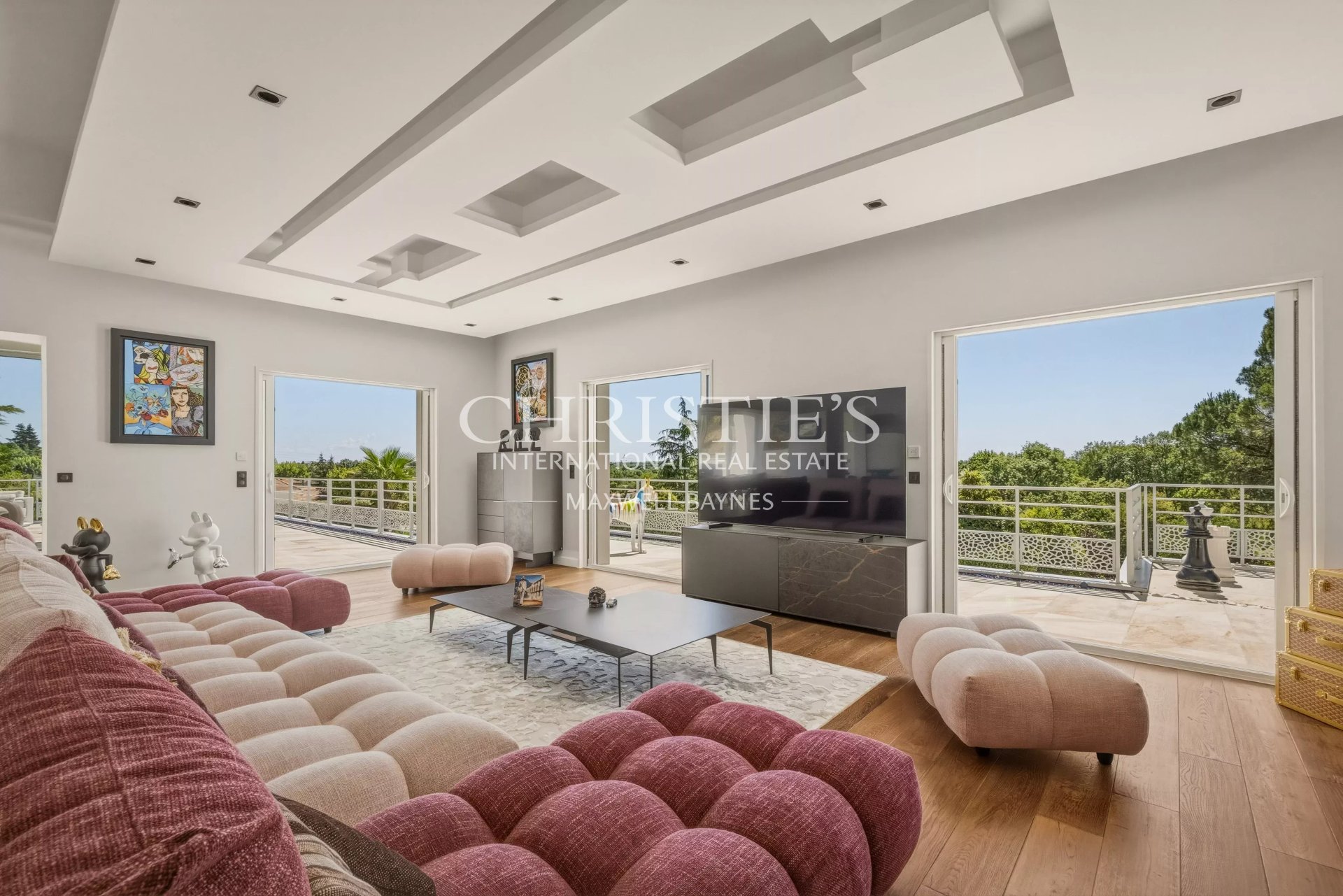 9 Bedroom Villa/Townhouse's Image 7