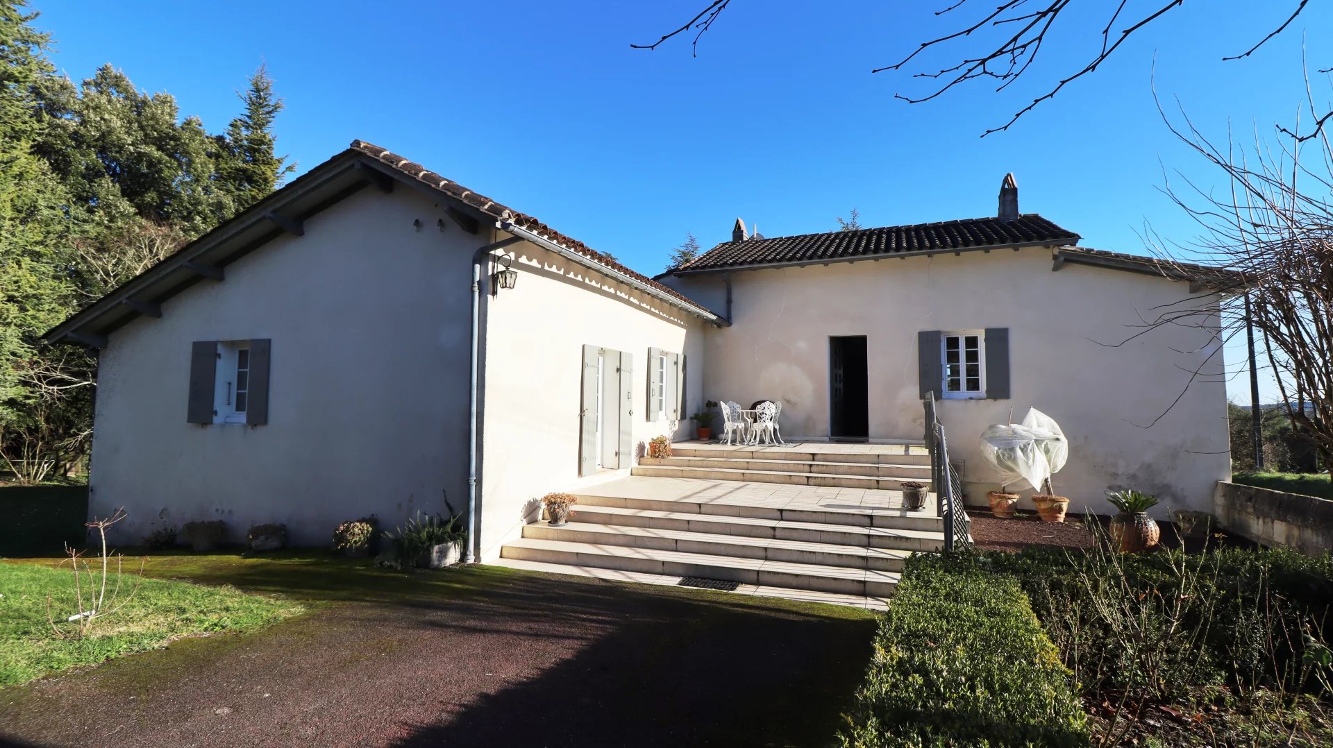 Belle maison indépendante avec piscine et grange