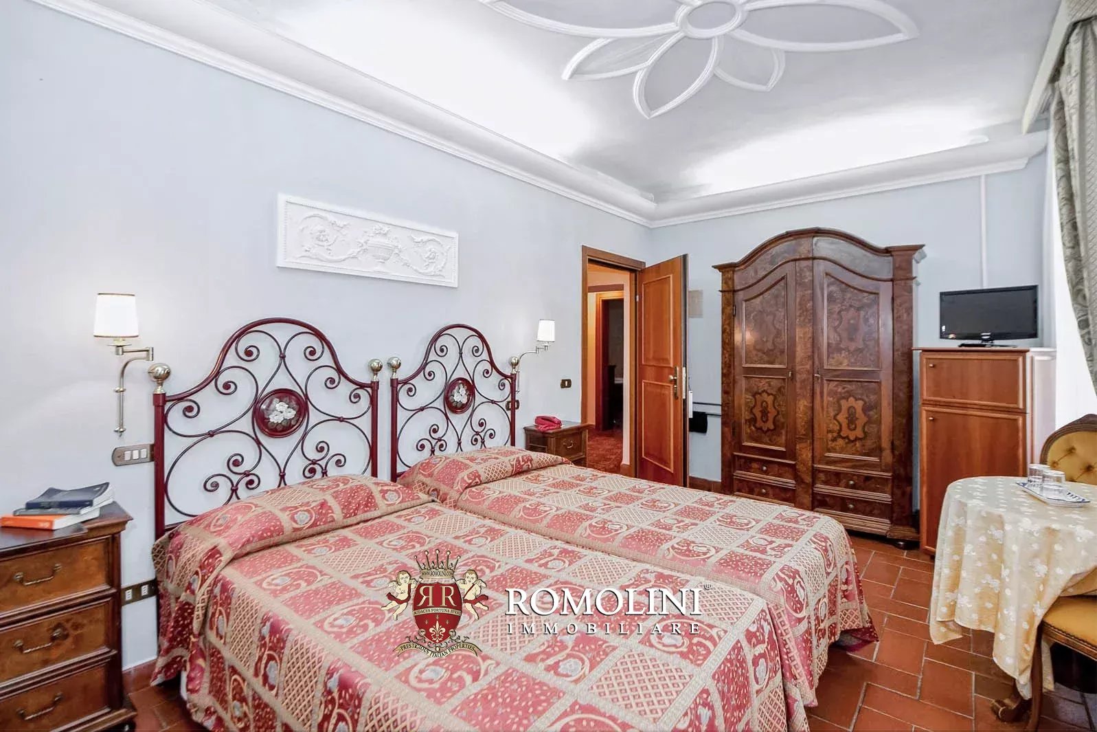 53 Bedroom Vineyard's Image 50