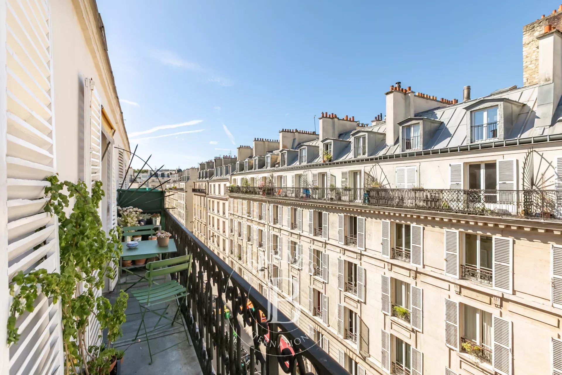 Paris 17 - Marché Lebon - 4-bedroom duplex - upper floor with full-length balcony - picture 4