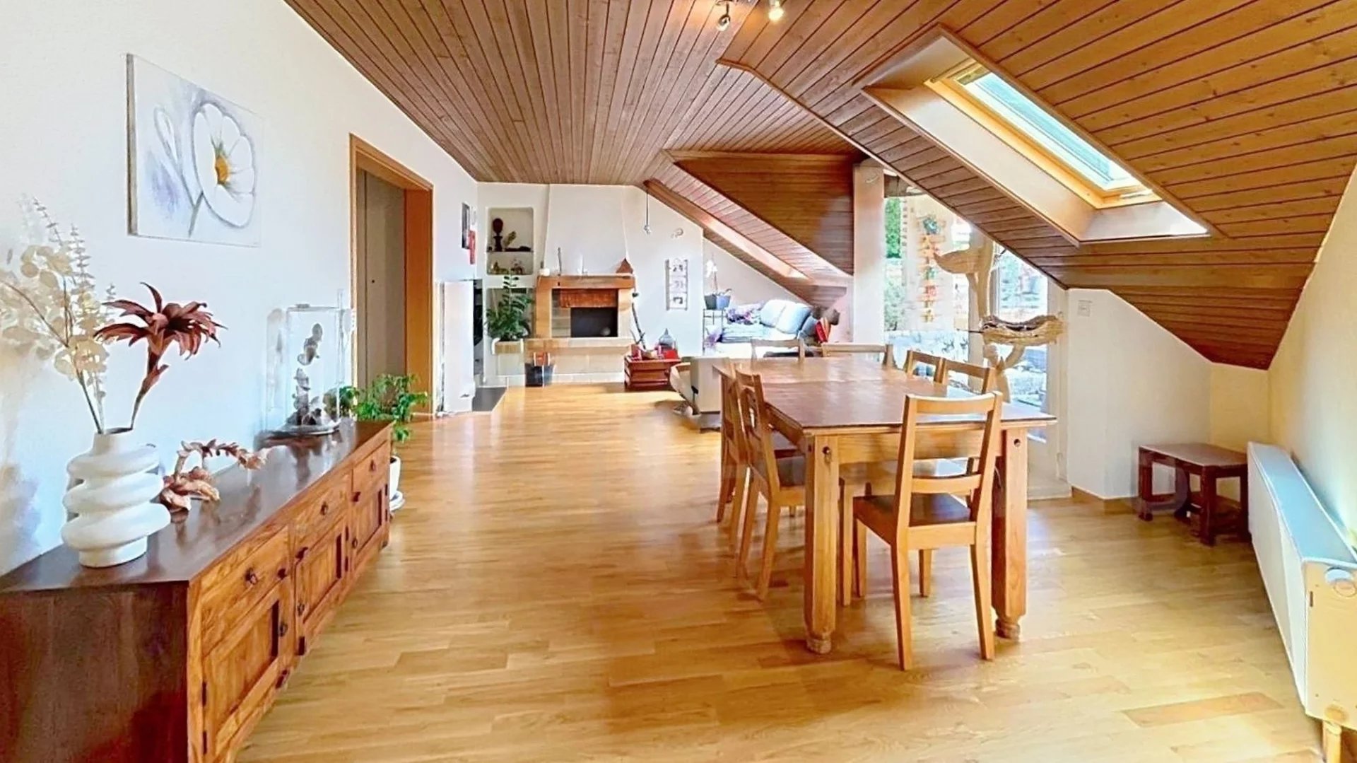 A 2 minutes à pied de la gare du LEB