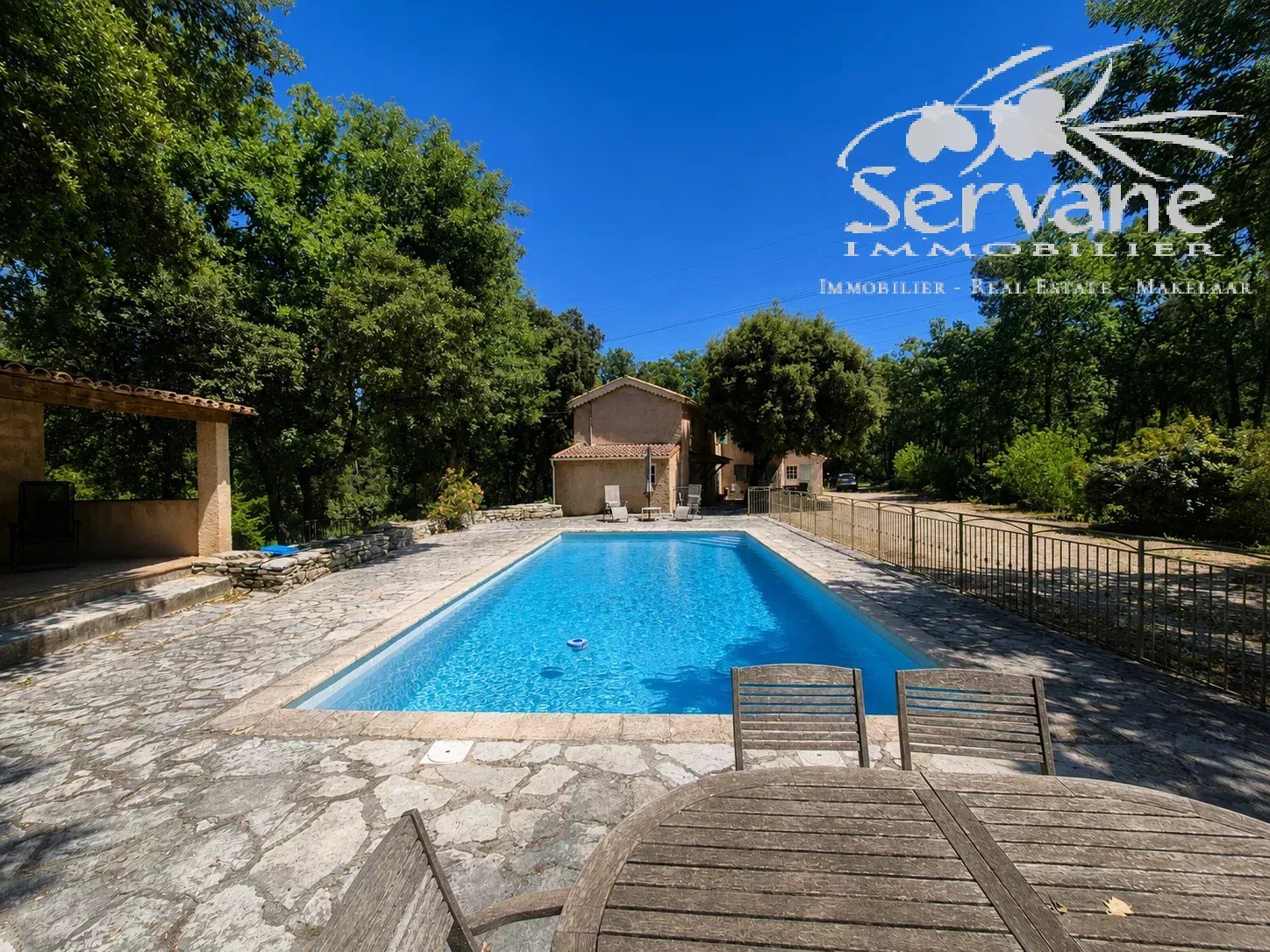 Character property with Provençal charm