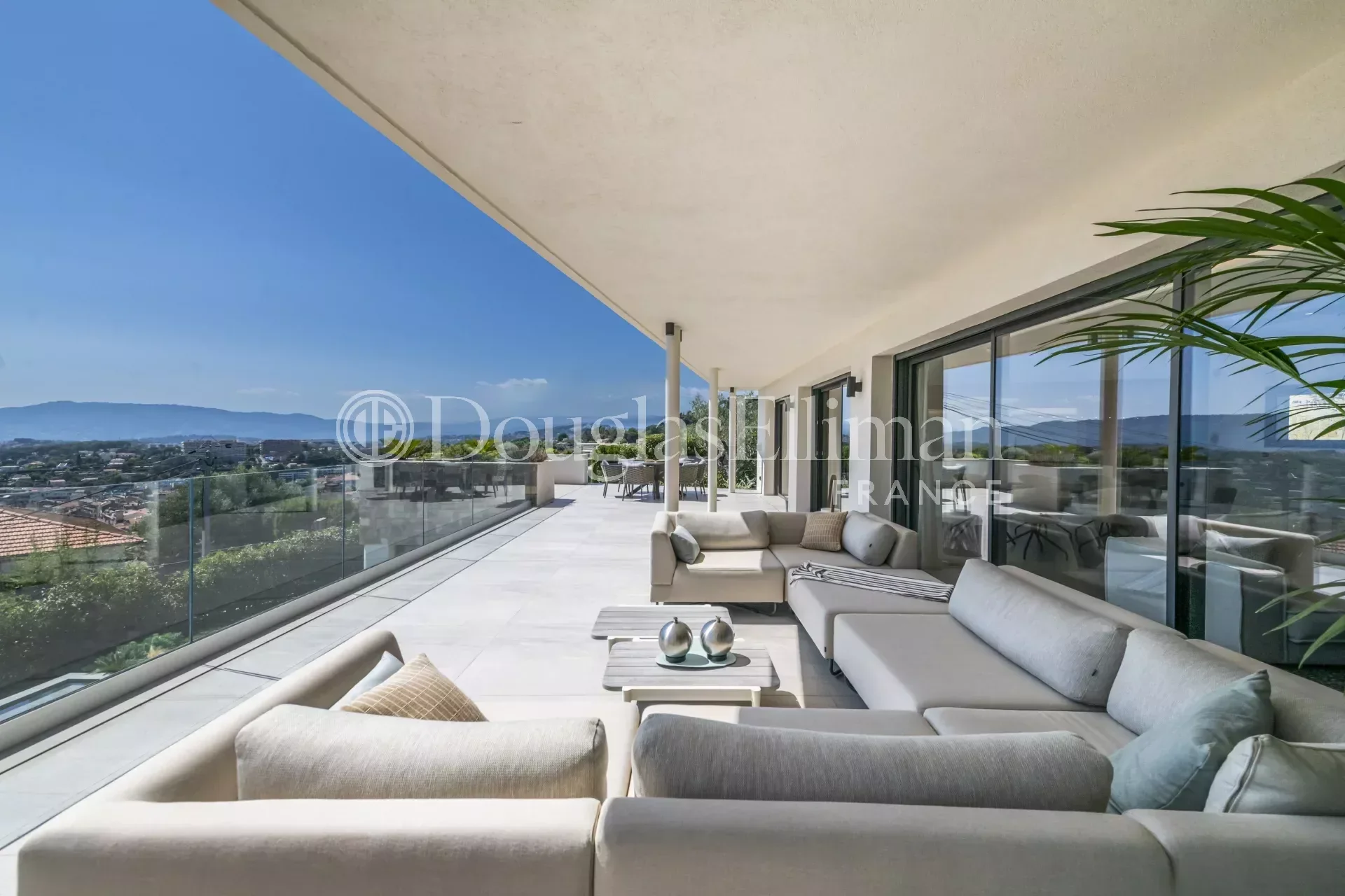 LE CANNET – Splendide villa d&rsquo;architecte neuve - Image nᵒ3