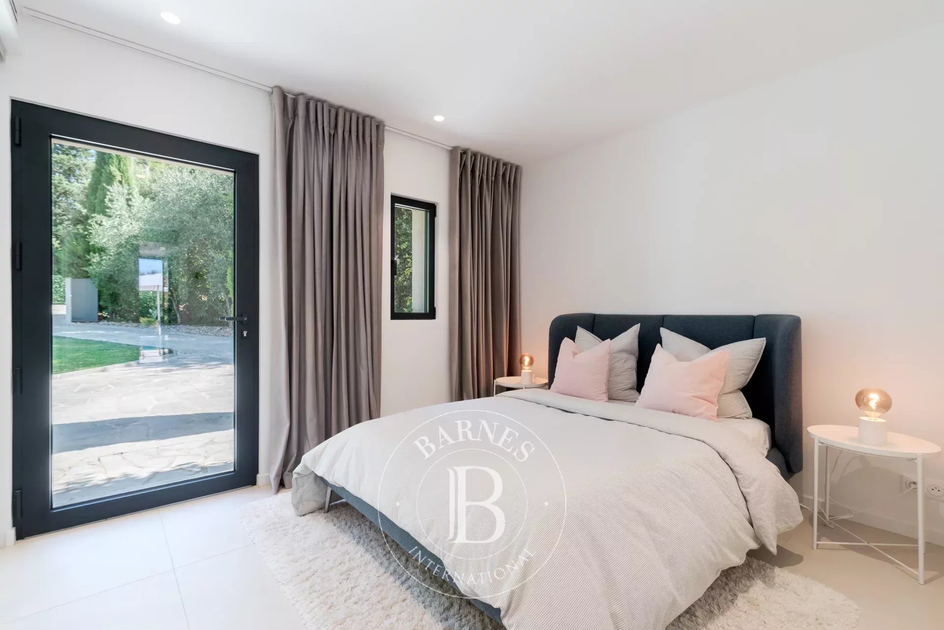 Villa Roquefort-les-Pins - picture 16