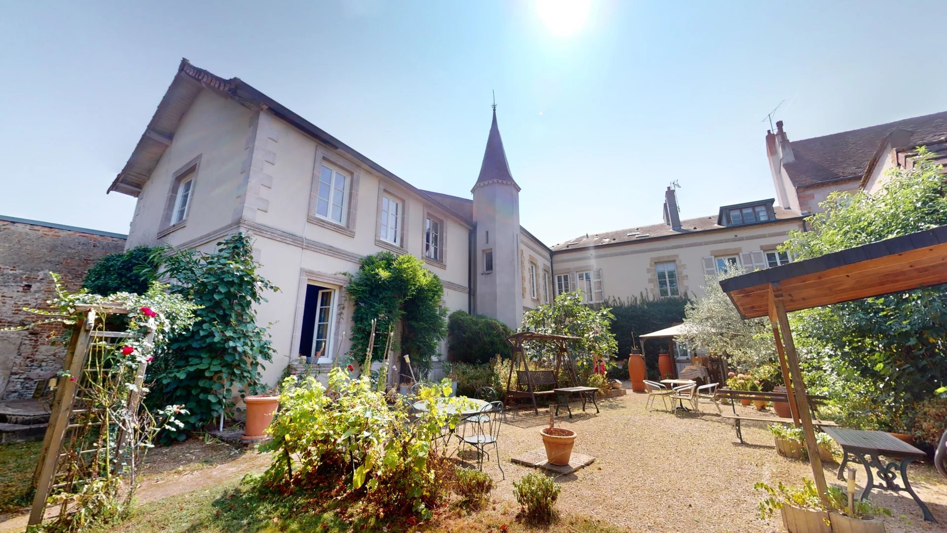 Magnifique Hôtel particulier en hypercentre de Moulins