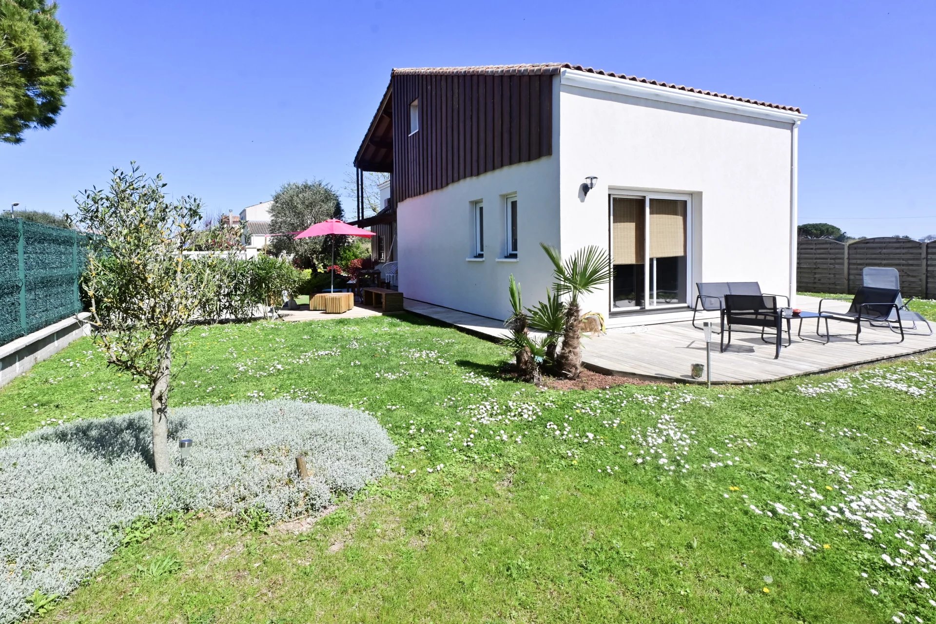 EXCLUSIVITE - VILLA D'ARCHITECTE - PLAGE 5MIN