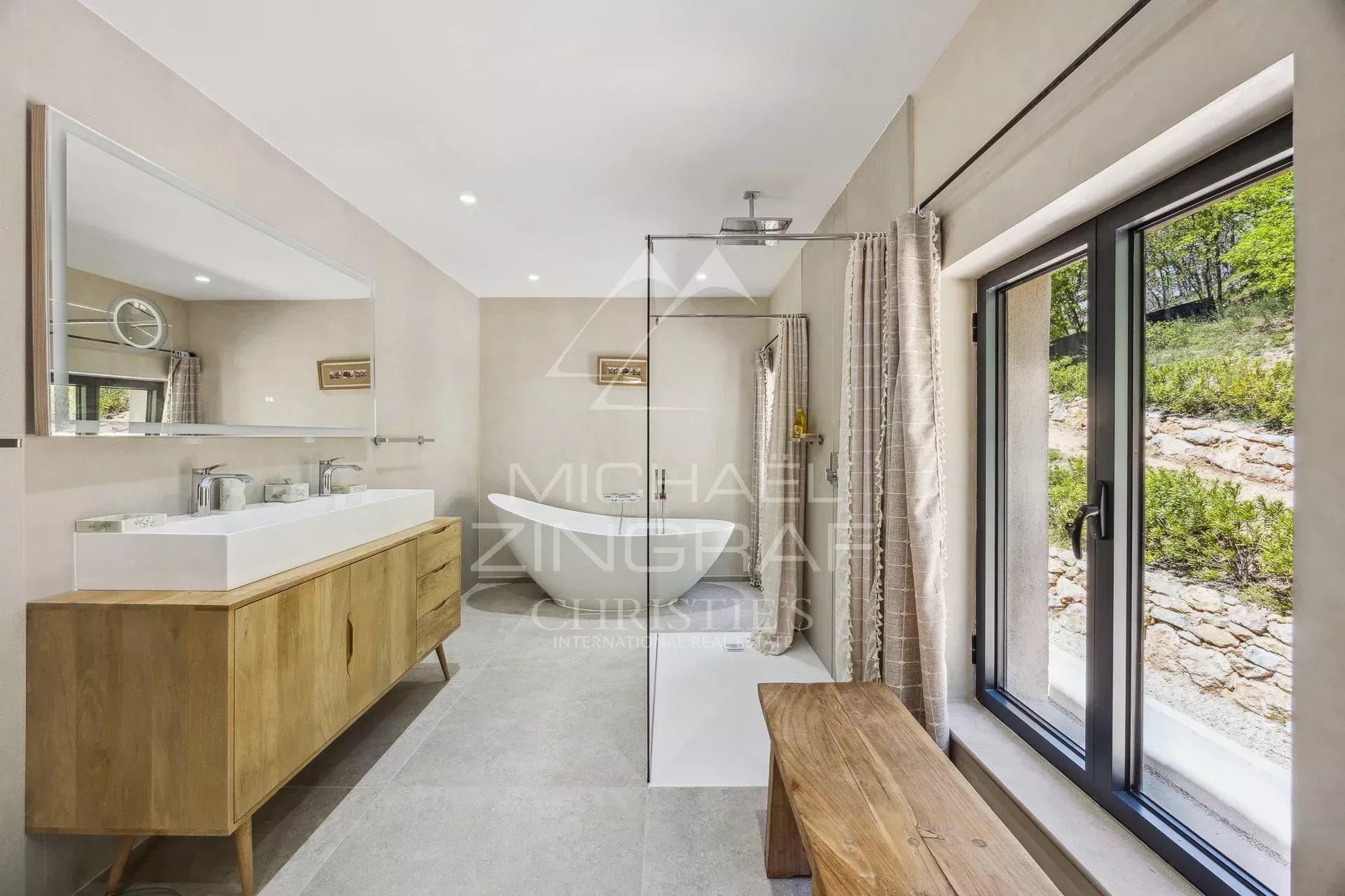 5 Bedroom Villa/Townhouse's Image 7