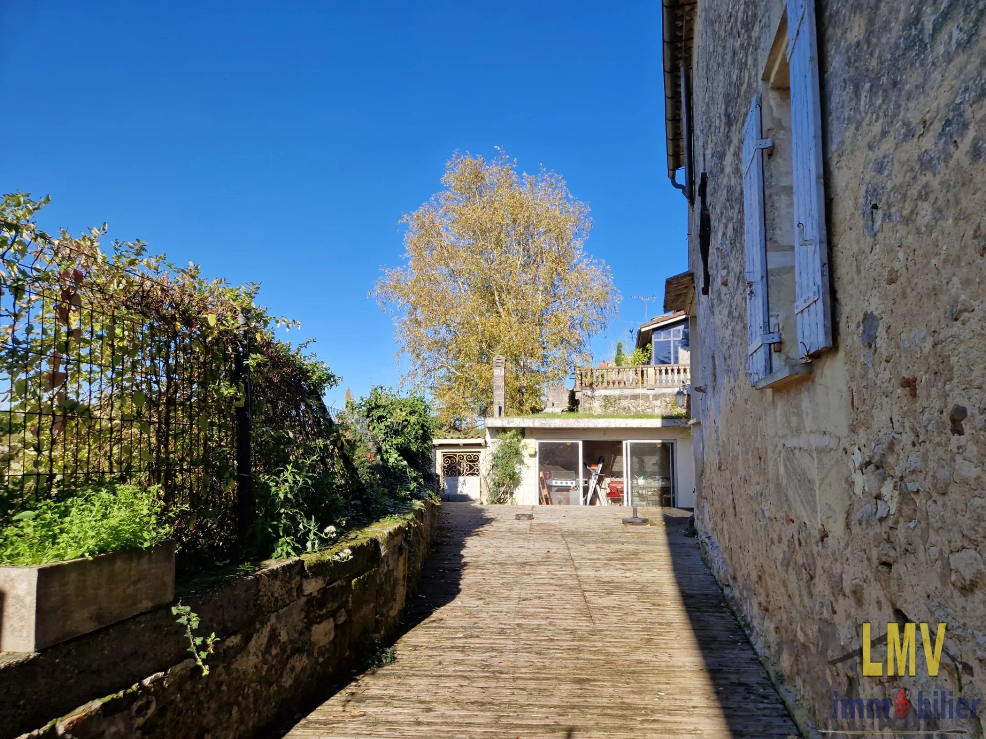 Maison de village avec grande terrasse