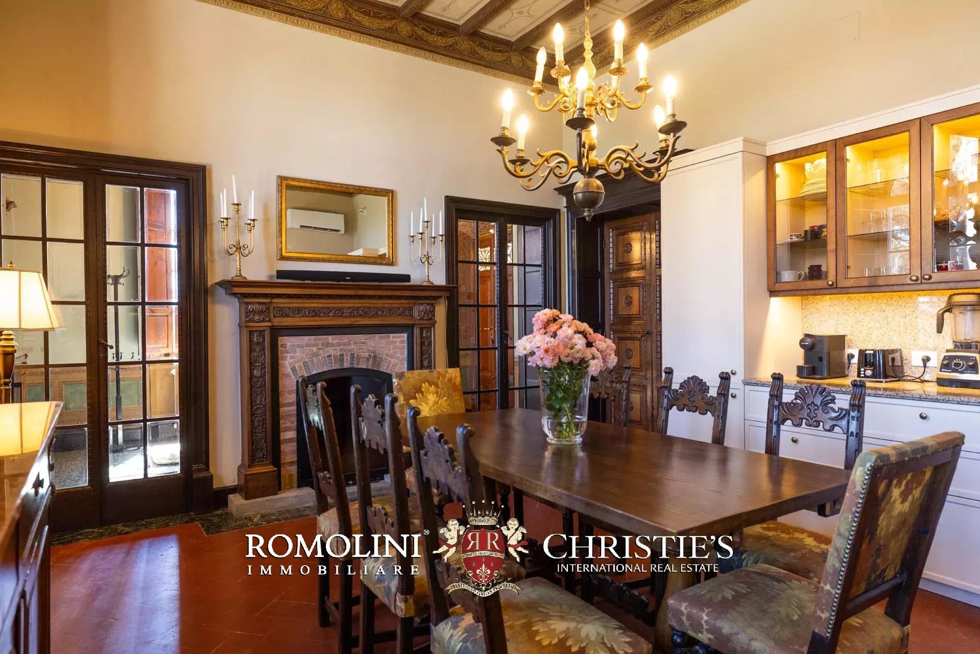 8 Bedroom Villa/Townhouse's Image 31