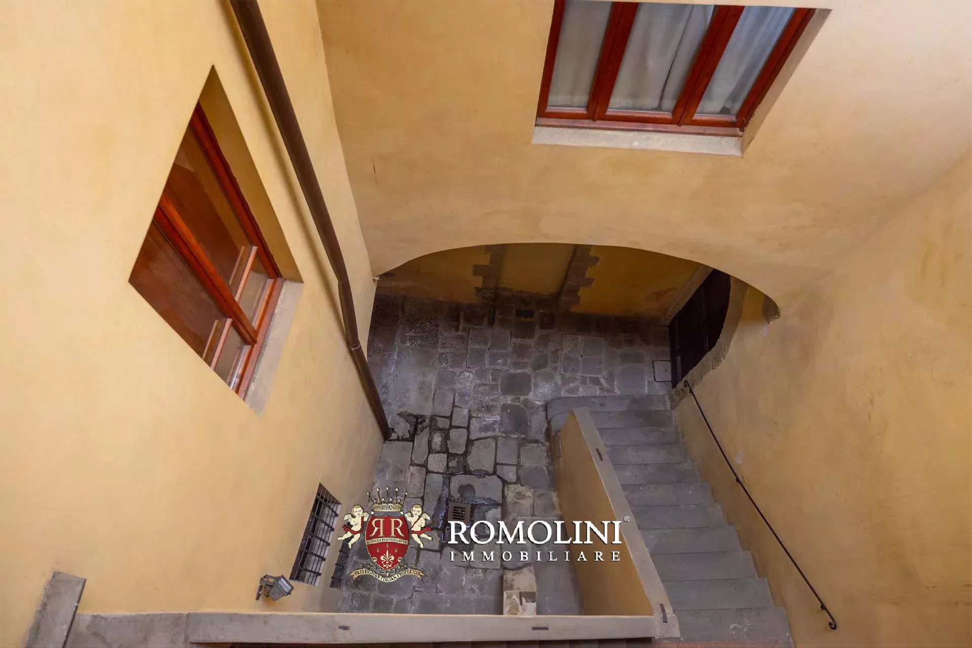 8 Bedroom Villa/Townhouse's Image 9