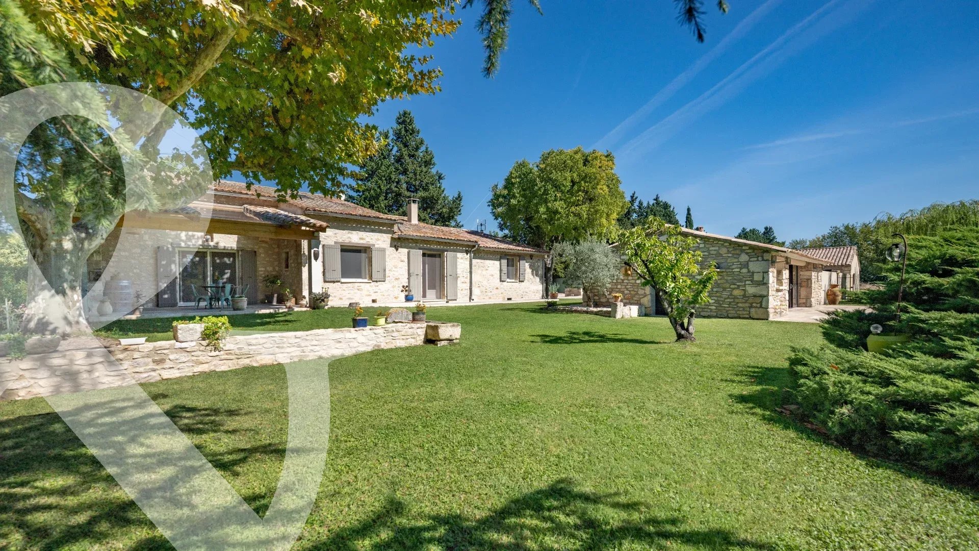 Très belle maison en pierre apparente