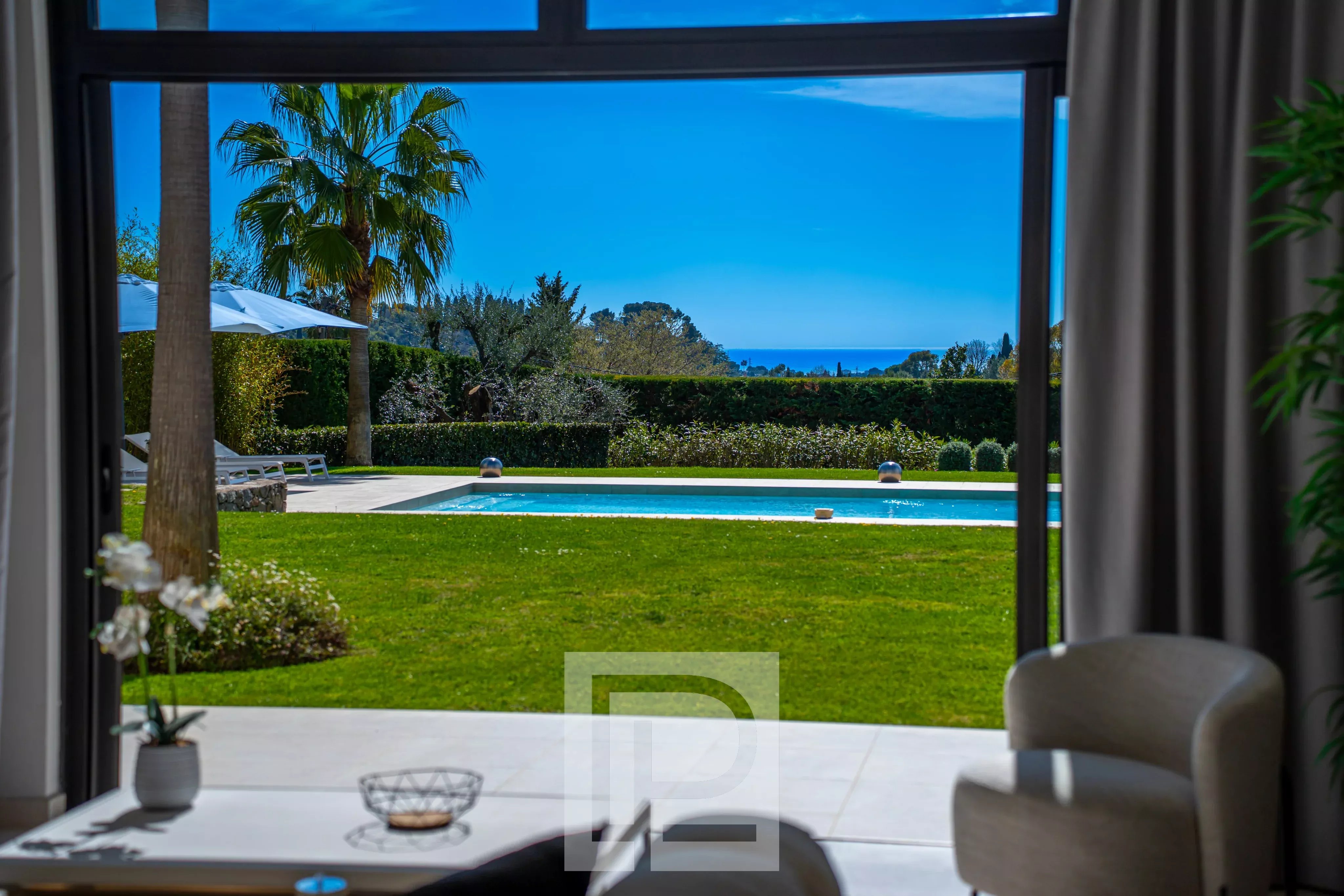 Superb Californian-style villa boasting breathtaking sea and village views, in the heart of Mougins’ most sought-after area