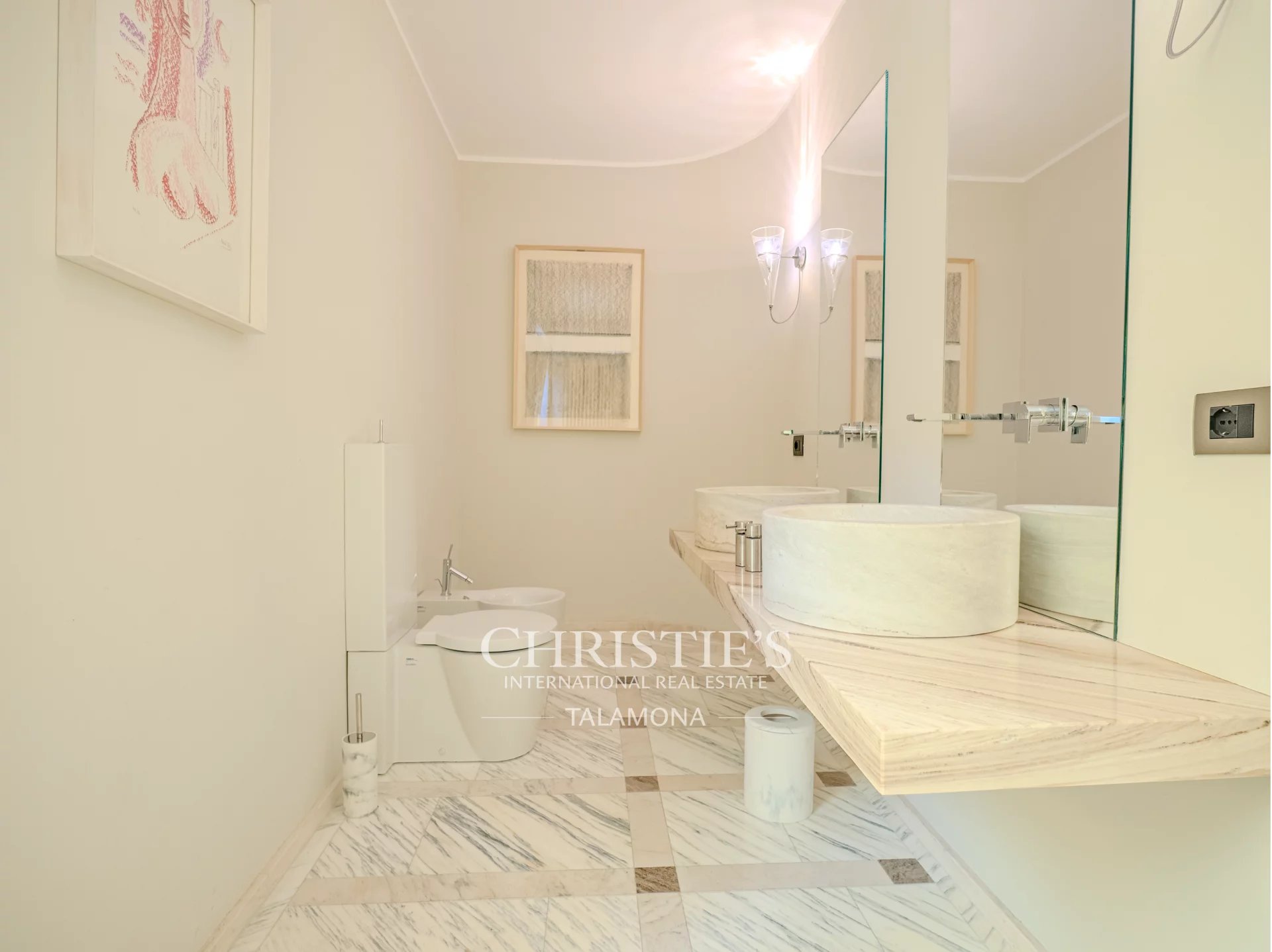 6 Bedroom Villa/Townhouse's Image 44