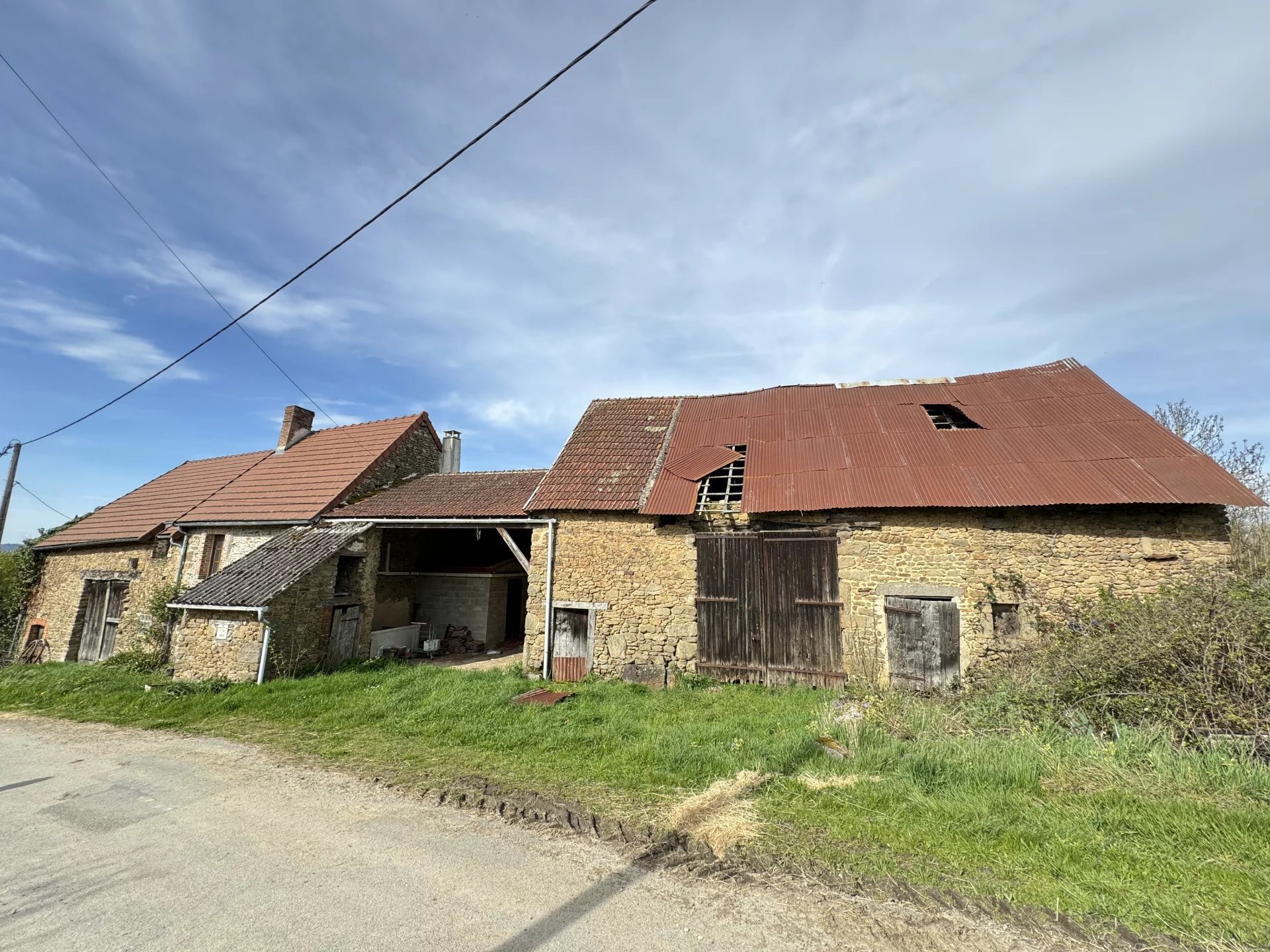 Farmhouse to renovate - Between Guéret and Jarnages