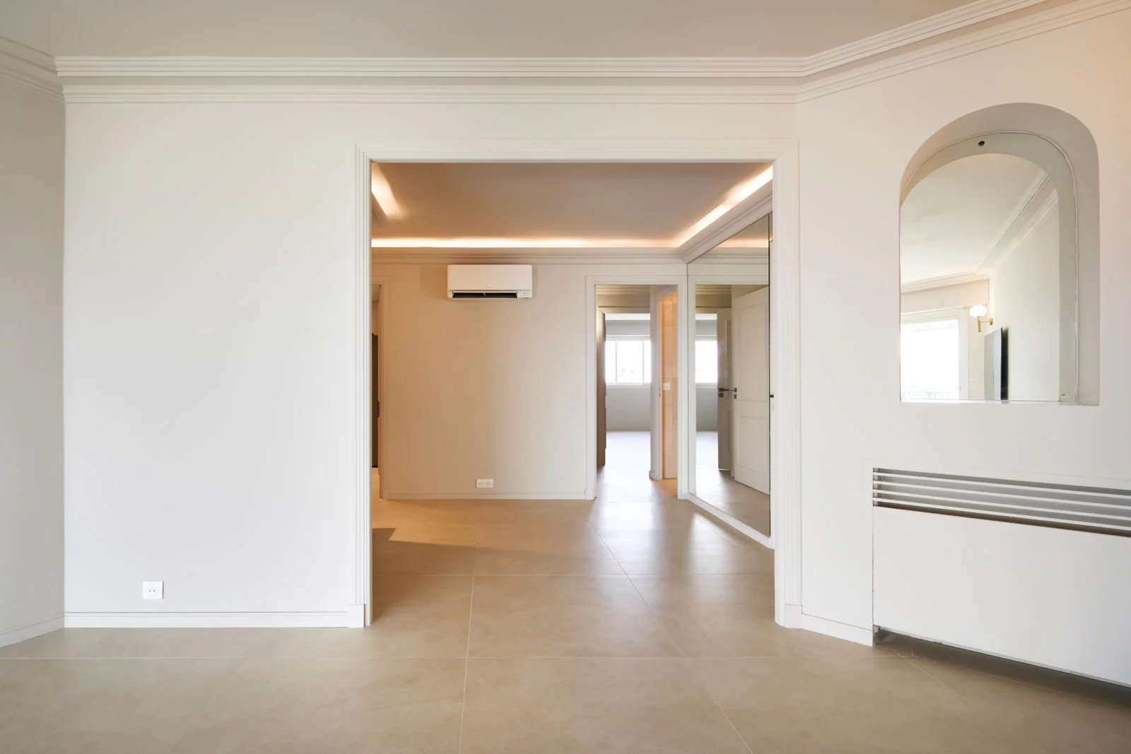  Image of Apartment - 2 Bedrooms - 1 Bathrooms for Sale in Alpes-Maritimes-Cannes-France, Image 7