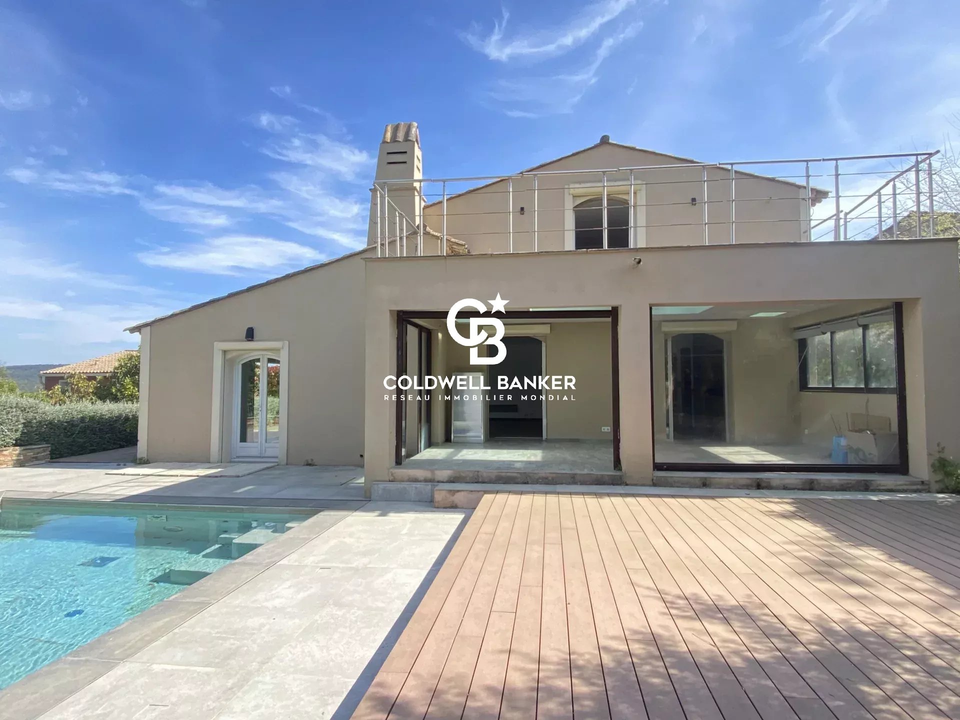 Maison à usage mixte, volumes généreux et fort potentiel professionnel à Cogolin