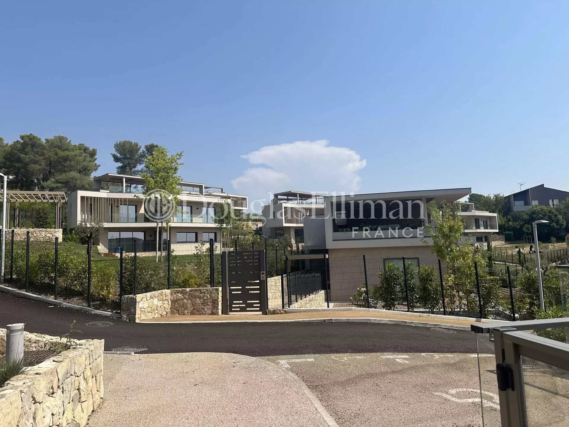 MOUGINS – Appartement Neuf de Trois Chambres dans une Résidence Privée - Image nᵒ3