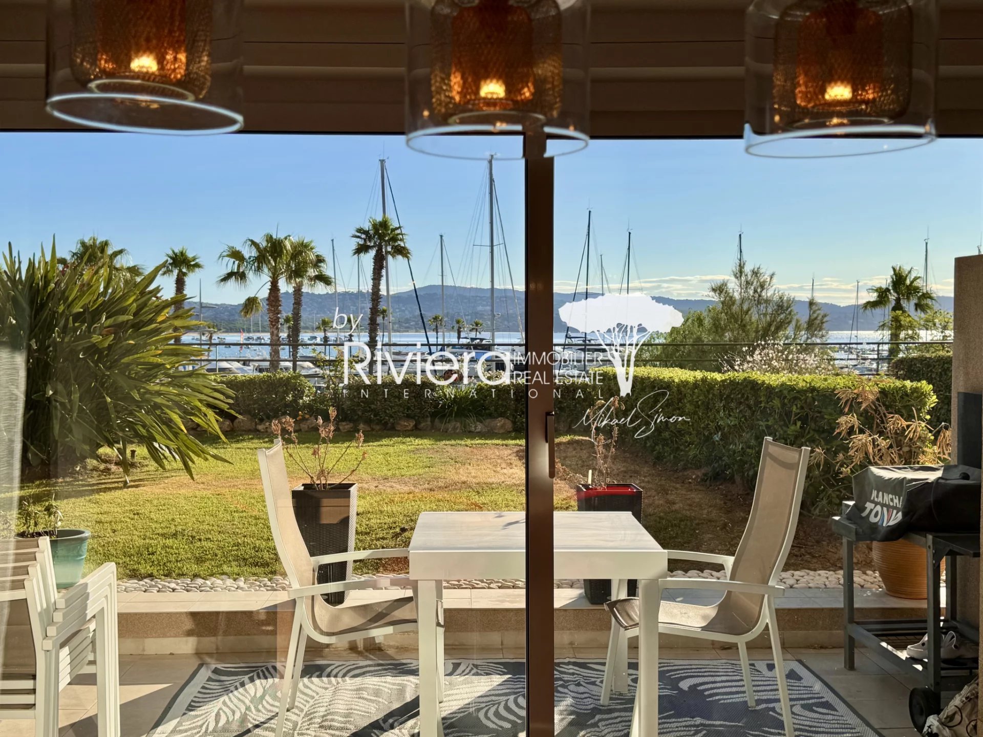 Appartement de standing en première ligne face au Port !