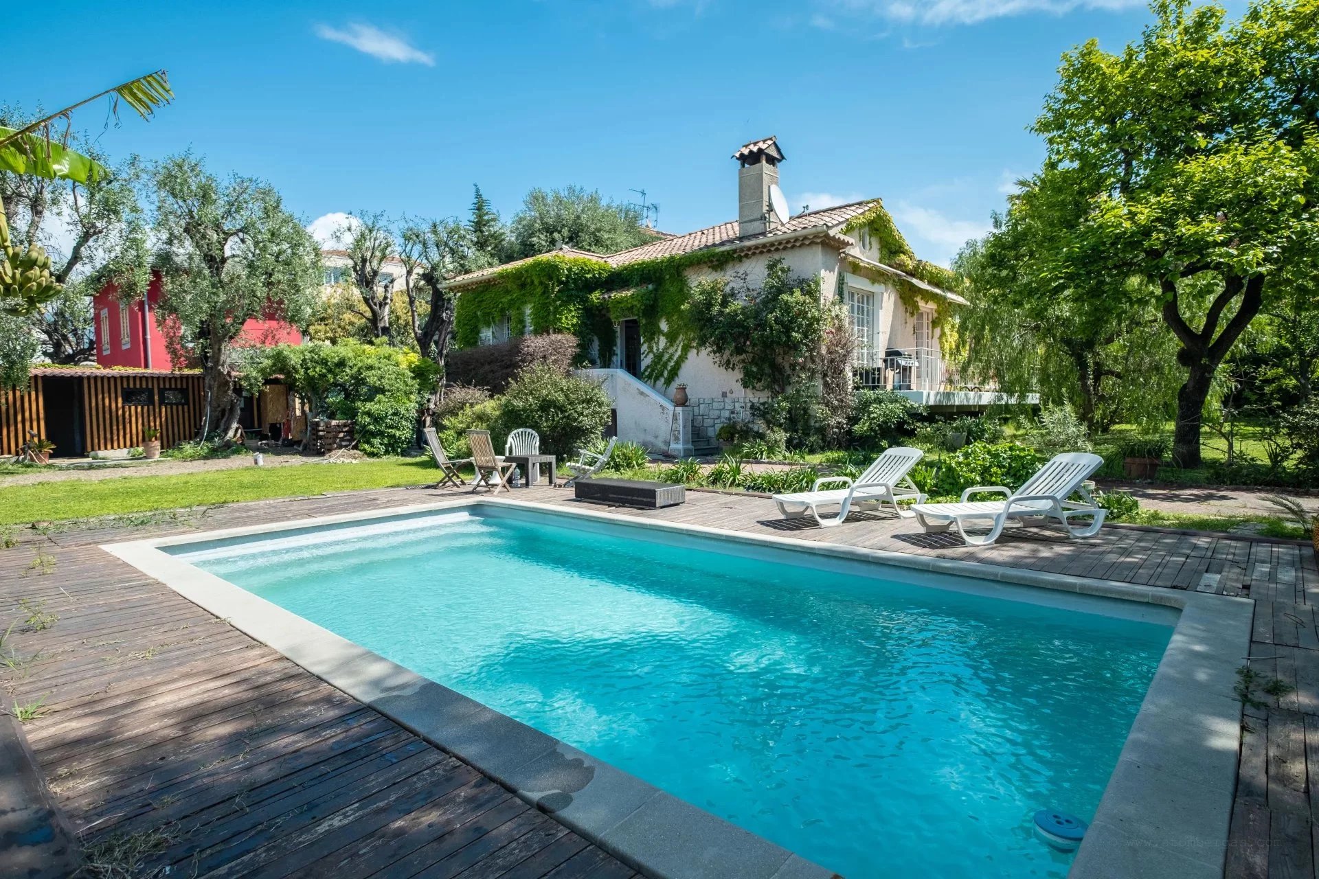 Villa med godkänt bygglov nära stranden i Saint-Jean-Cap-Ferrat