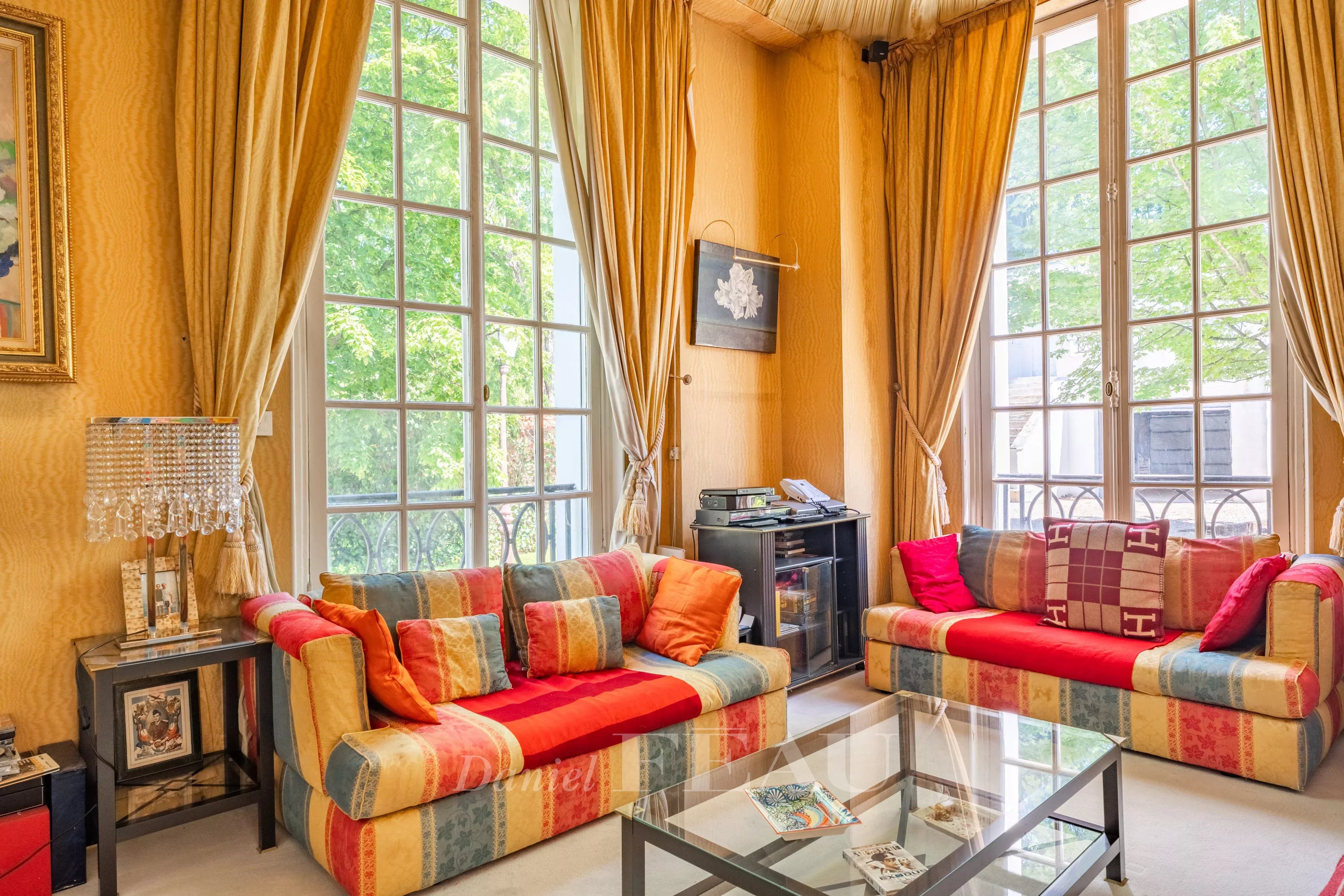 PETIT SALON