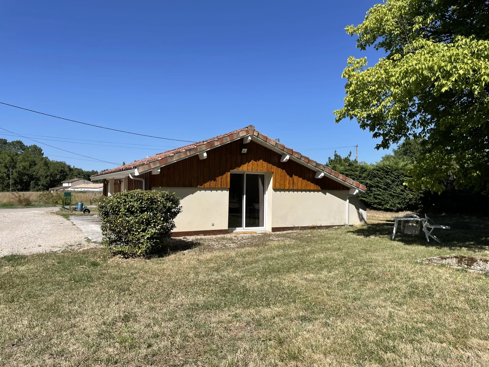 Studio MEUBLE de 45 m² env. avec Terrasse dans quartier calme