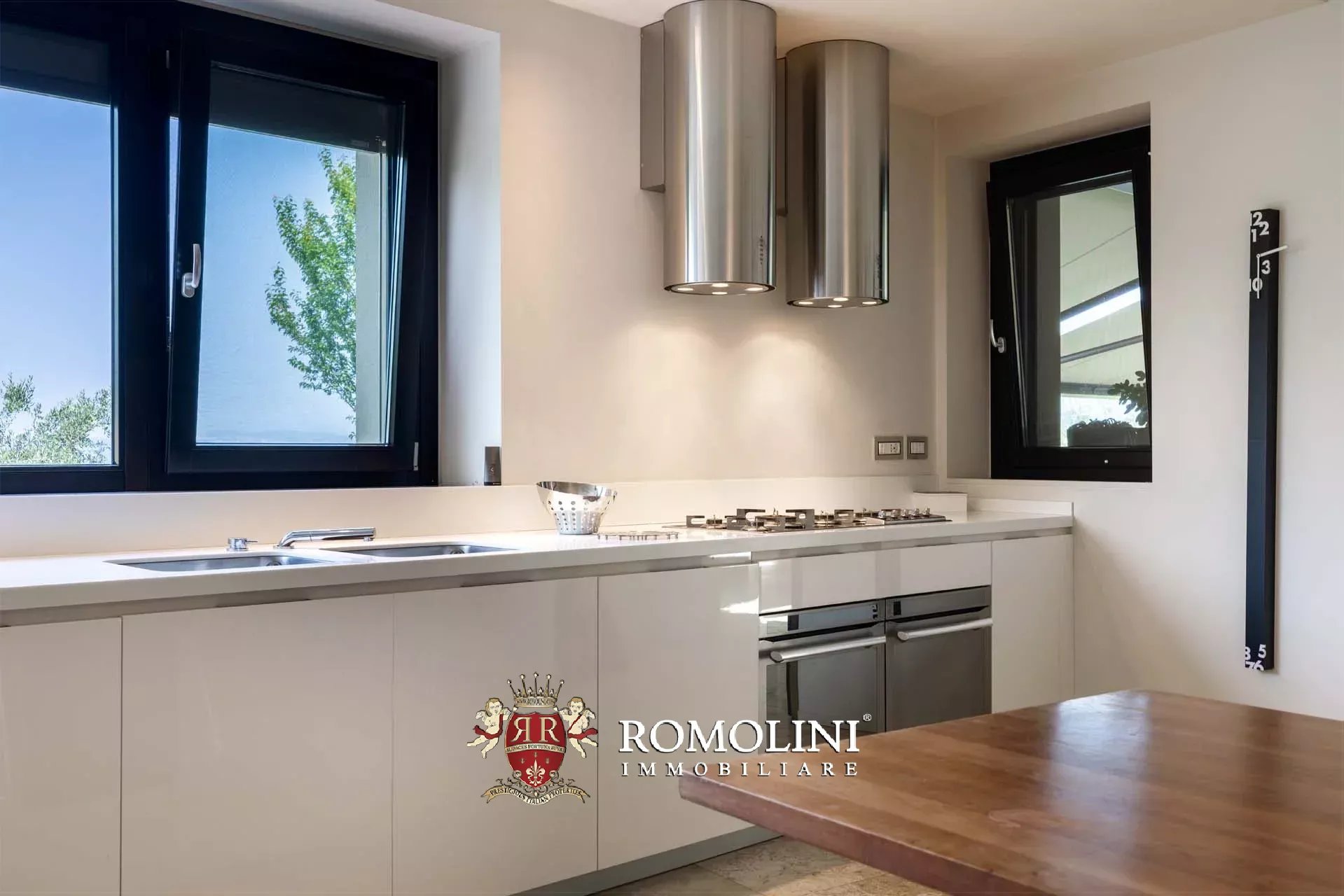 5 Bedroom Villa/Townhouse's Image 27