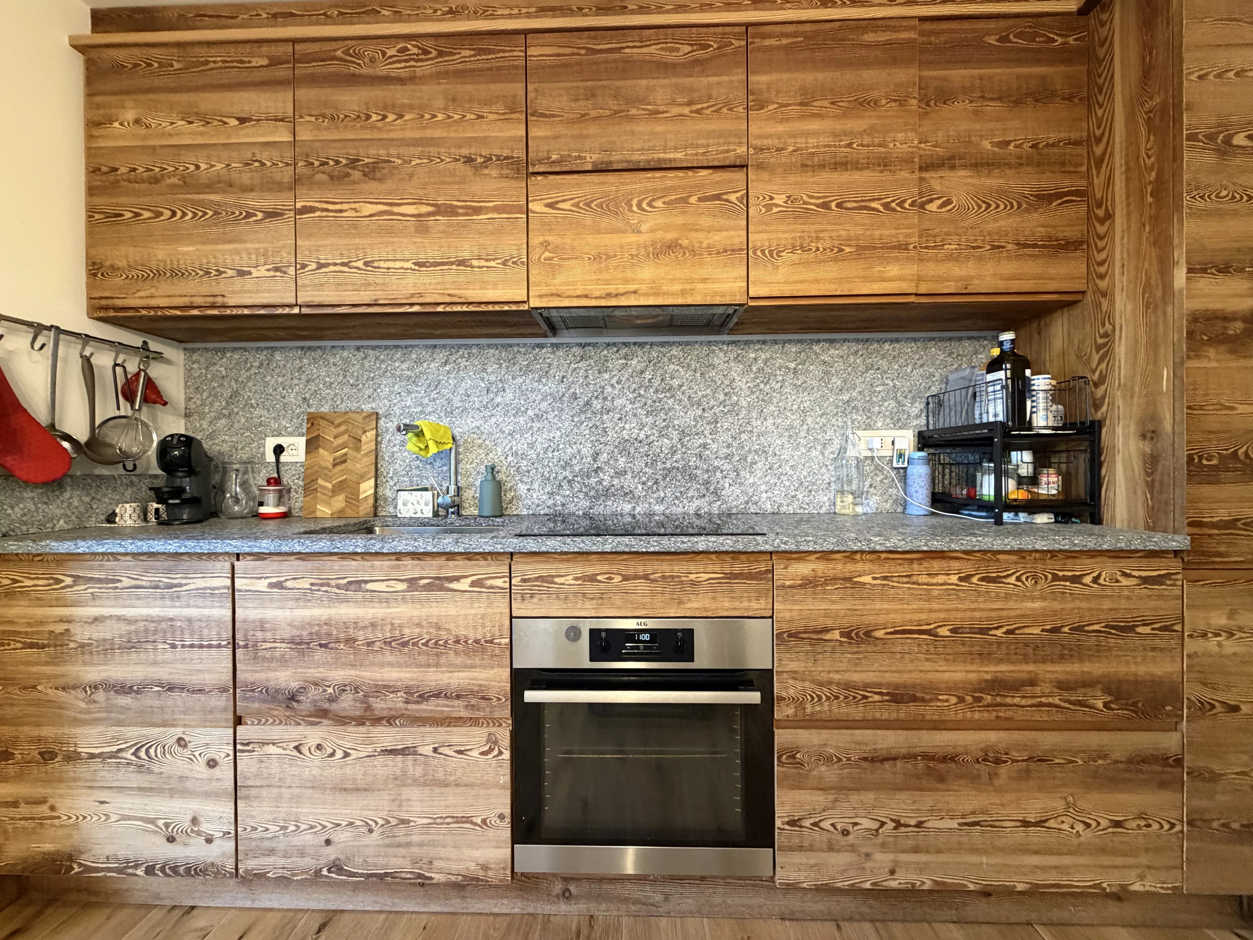 CHARMING FOUR-ROOM APARTMENT OVER TWO LEVELS WITH GARAGE — photo 14