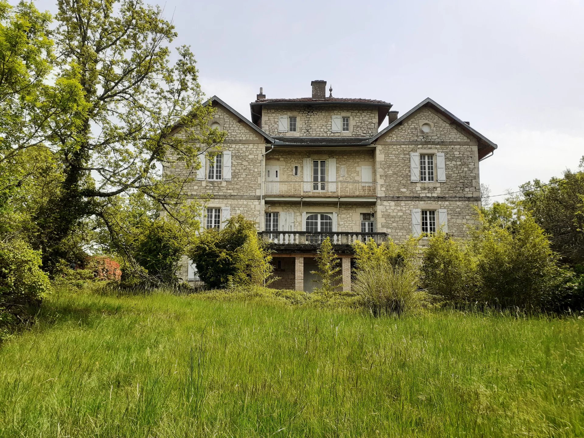 Magnificent 13-bedroom maison de maître