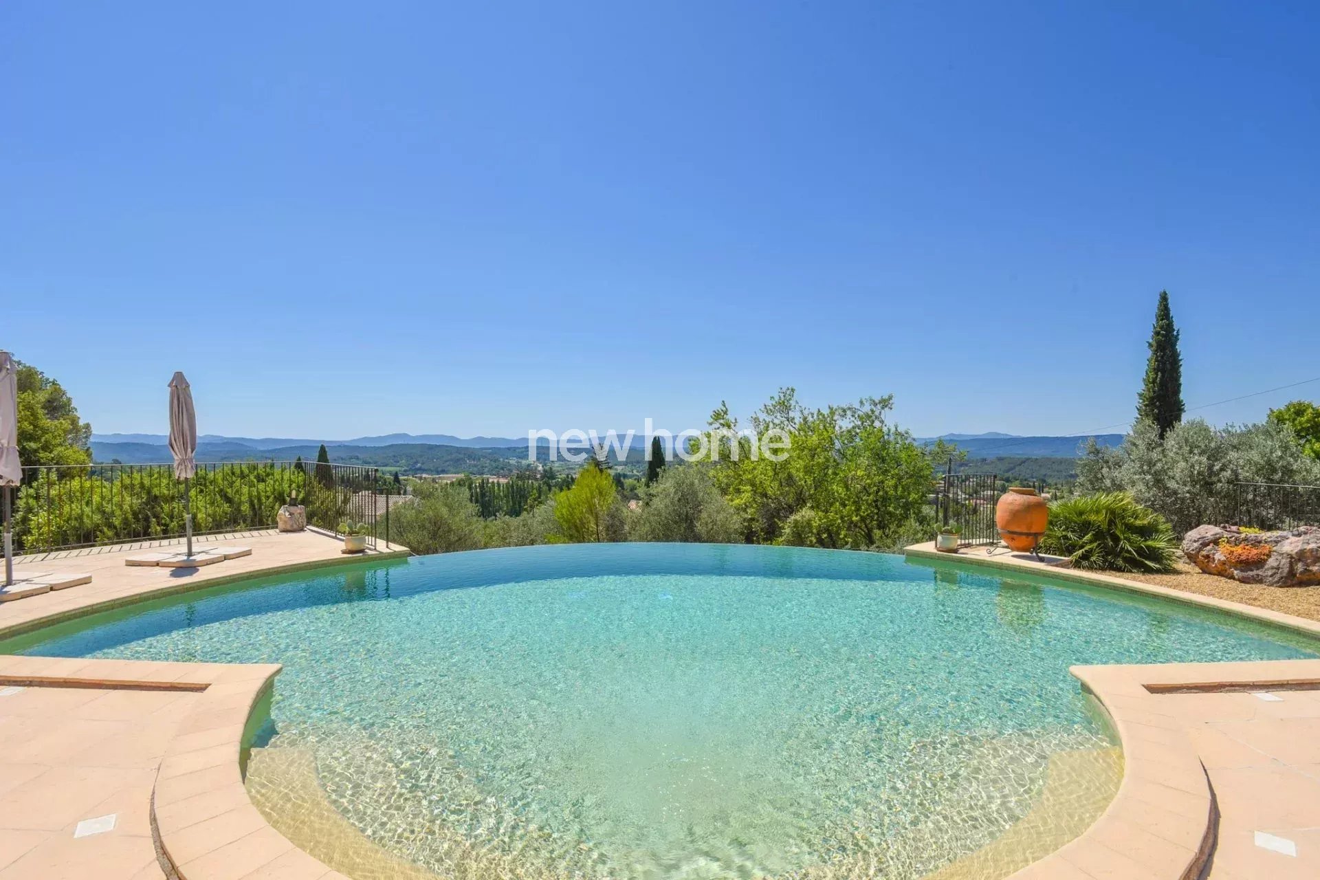 Propriété d'exception à Lorgues avec vue panoramique et appartement indépendant