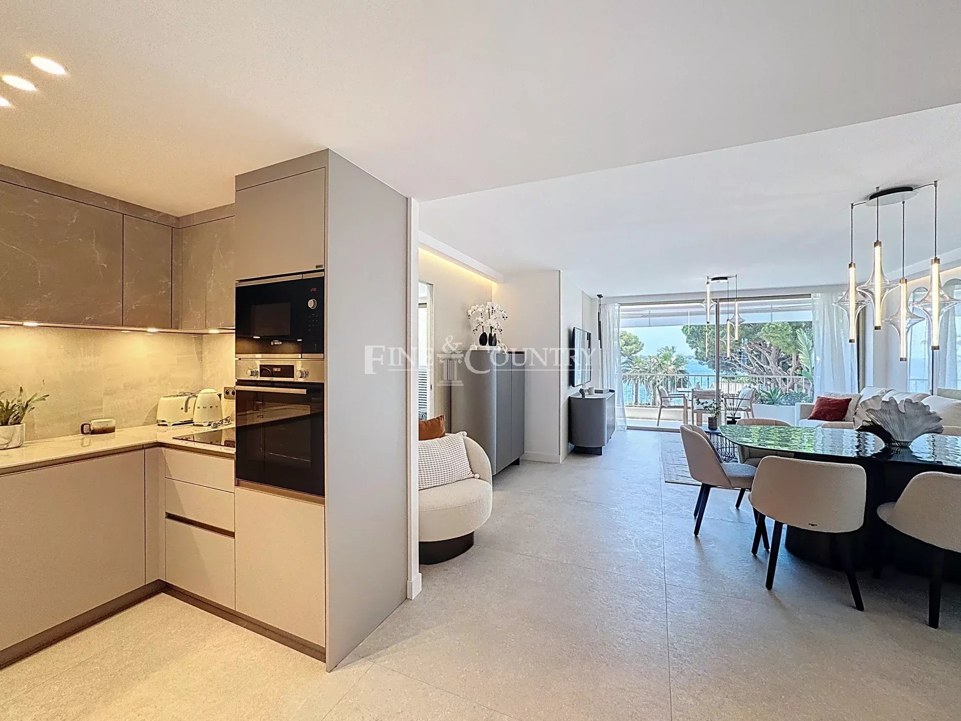 Photo of 3 BEDROOM APPARTEMENT FOR SALE CANNES PALM BEACH