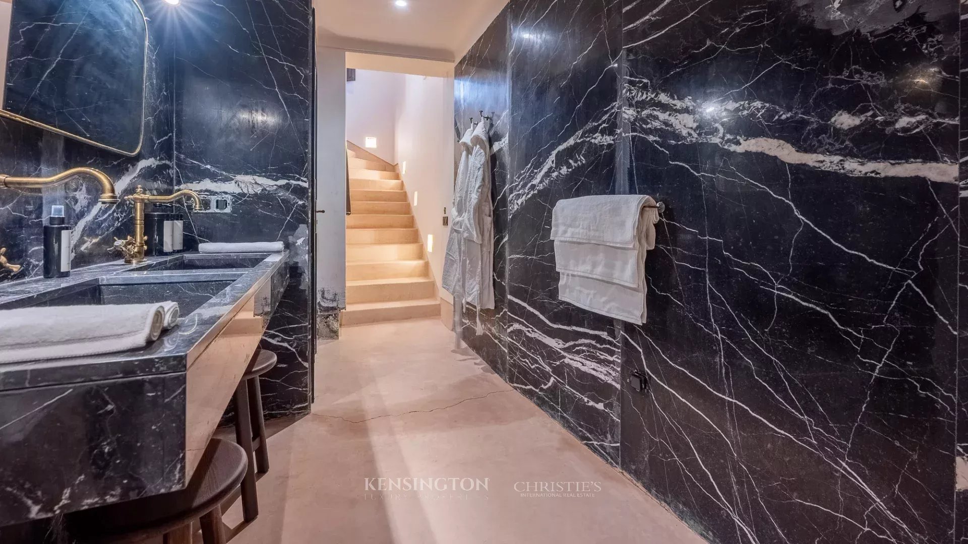 10 Bedroom Villa/Townhouse's Image 21