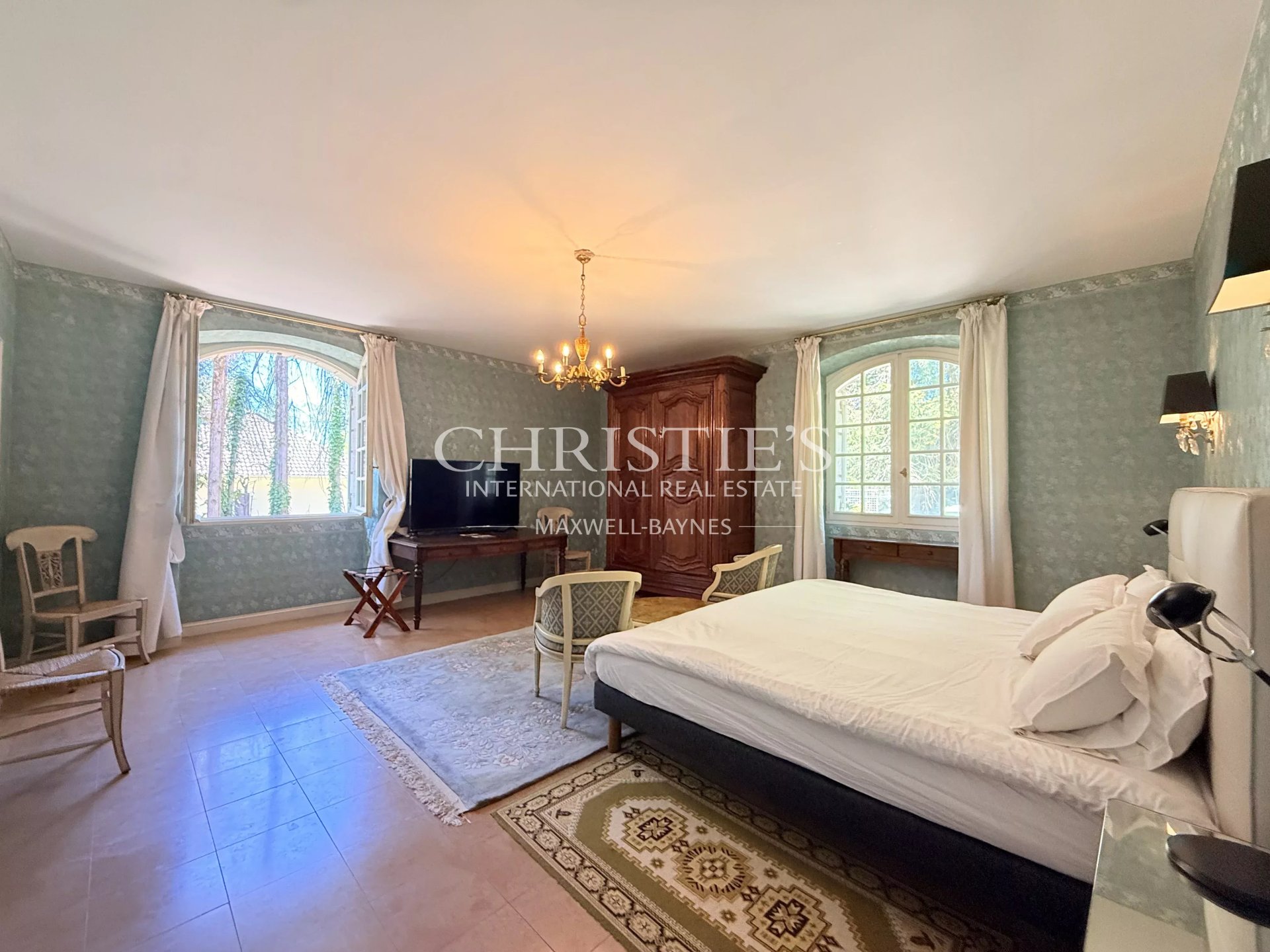 11 Bedroom Villa/Townhouse's Image 21