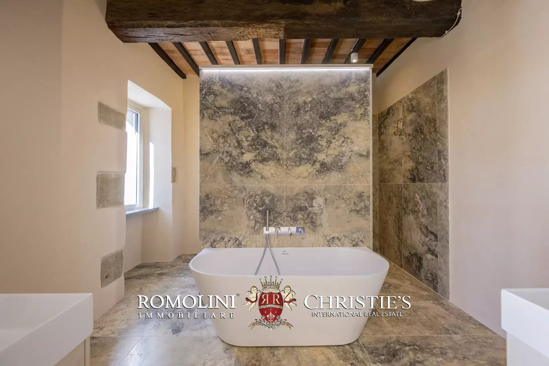 ART-NOUVEAU VILLA FOR SALE IN A PANORAMIC POSITION OVER LAKE TRASIMENO, UMBRIA