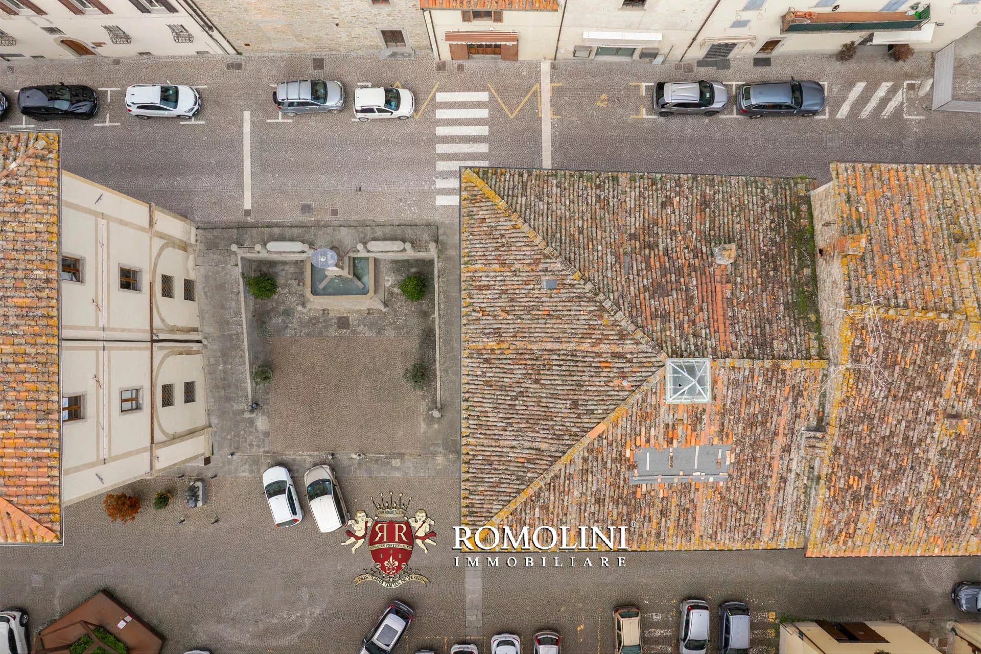 8 Bedroom Villa/Townhouse's Image 8