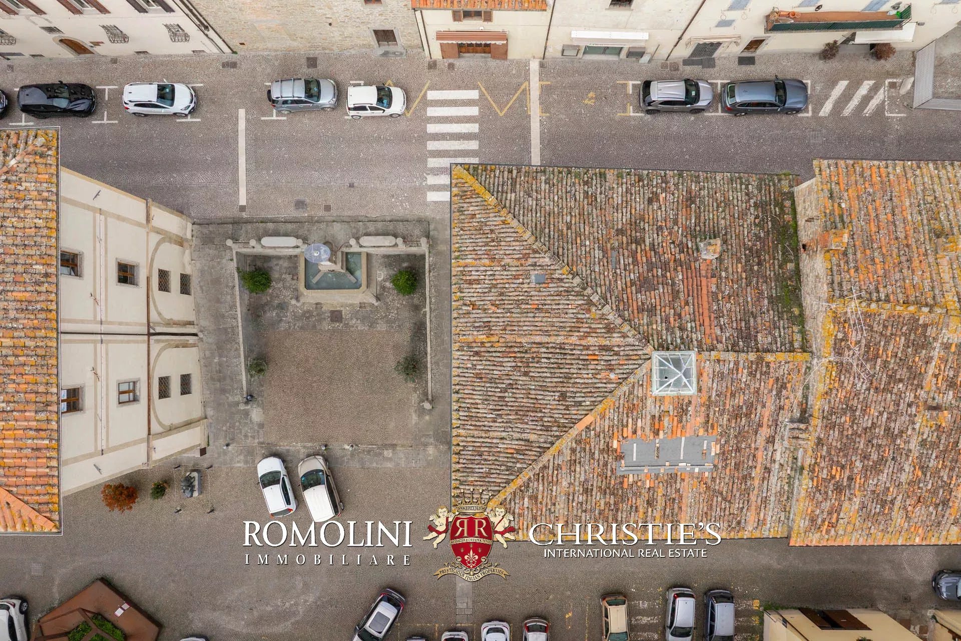 8 Bedroom Villa/Townhouse's Image 8