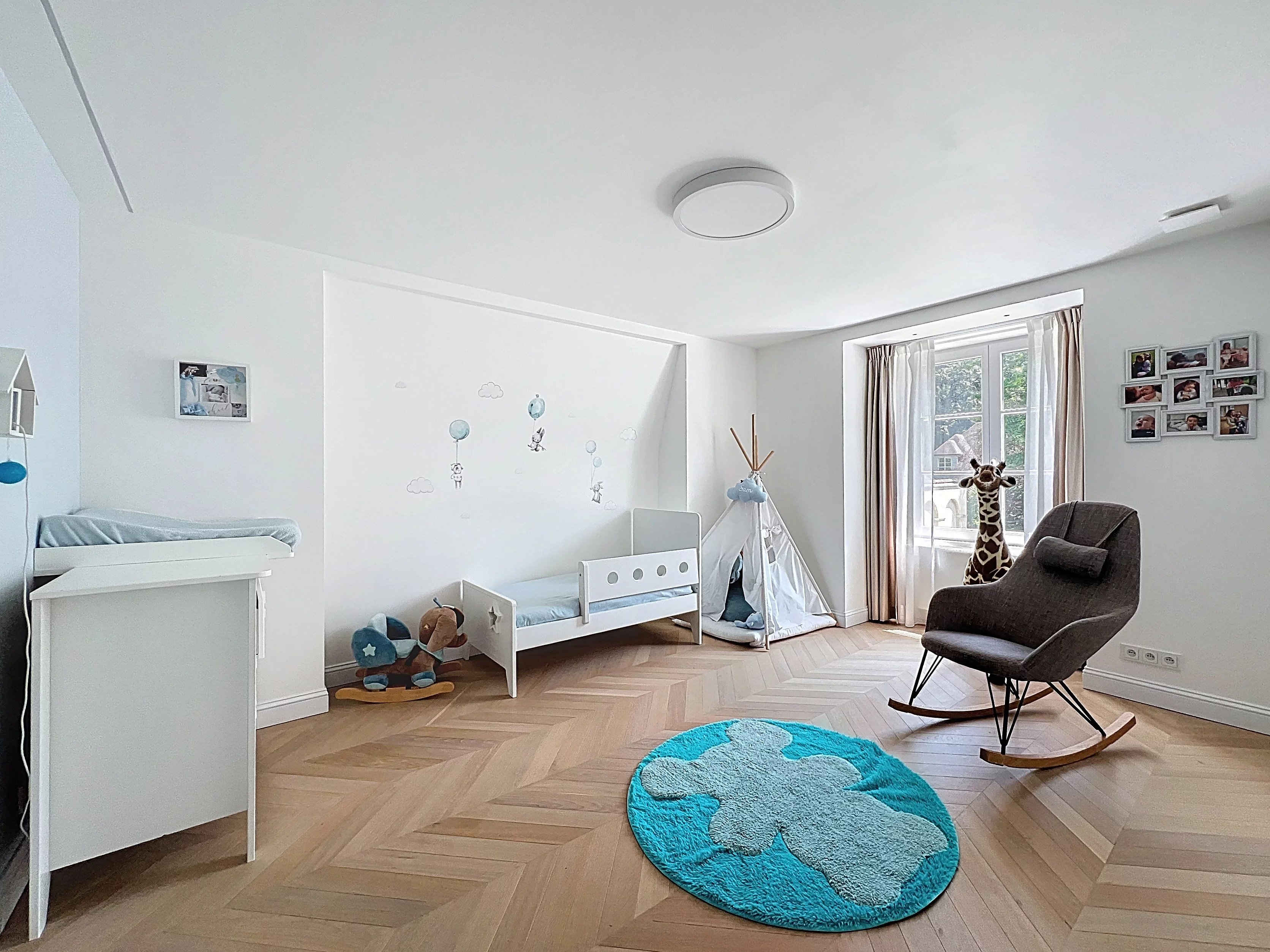 Prachtig huis in zijn groene omhulsel