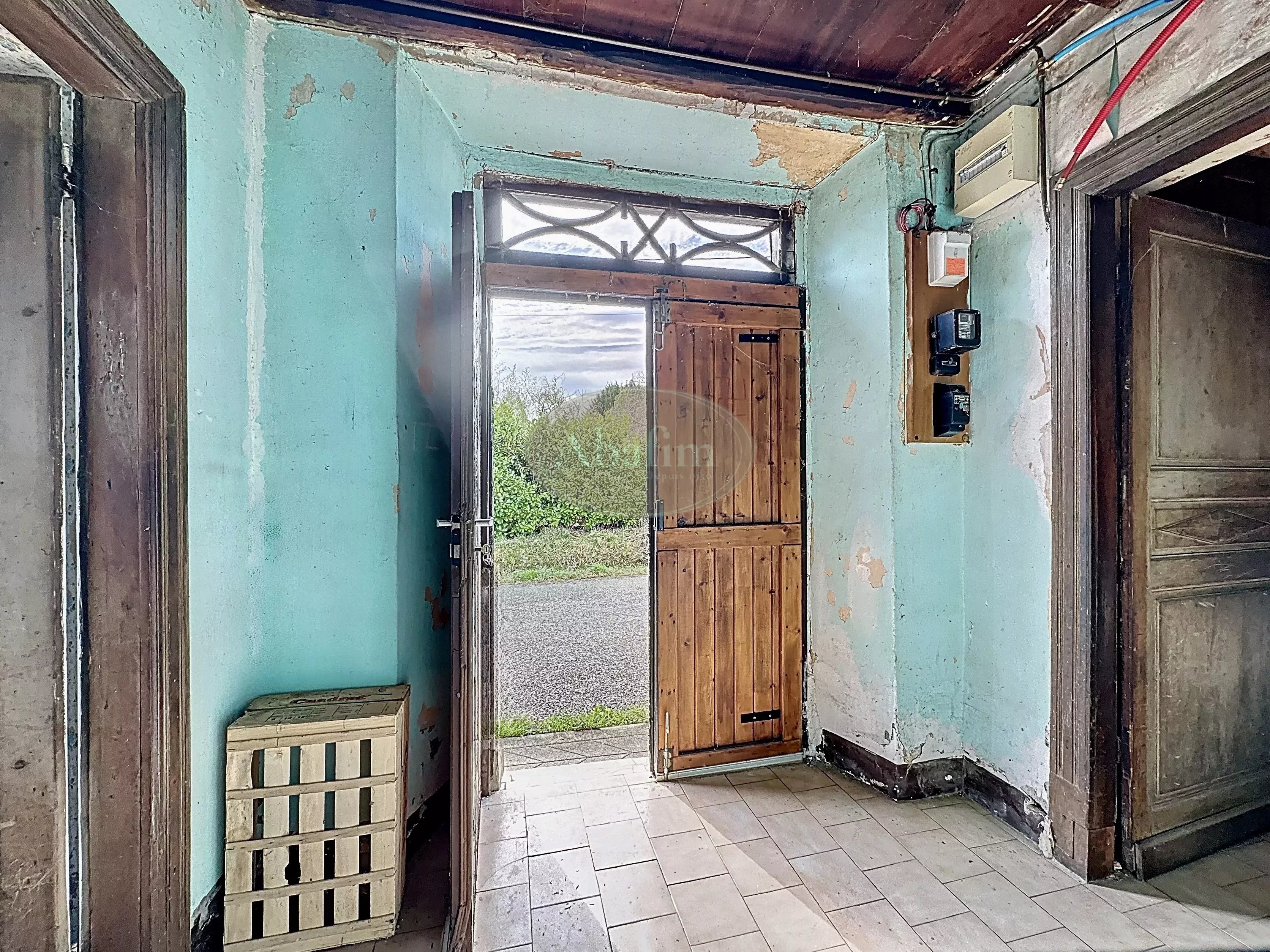 Maison à rénover, dépendances, jardin - Photo 4