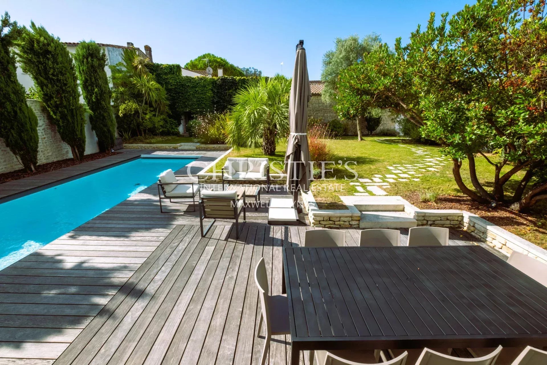 5 Bedroom Villa/Townhouse's Image 24