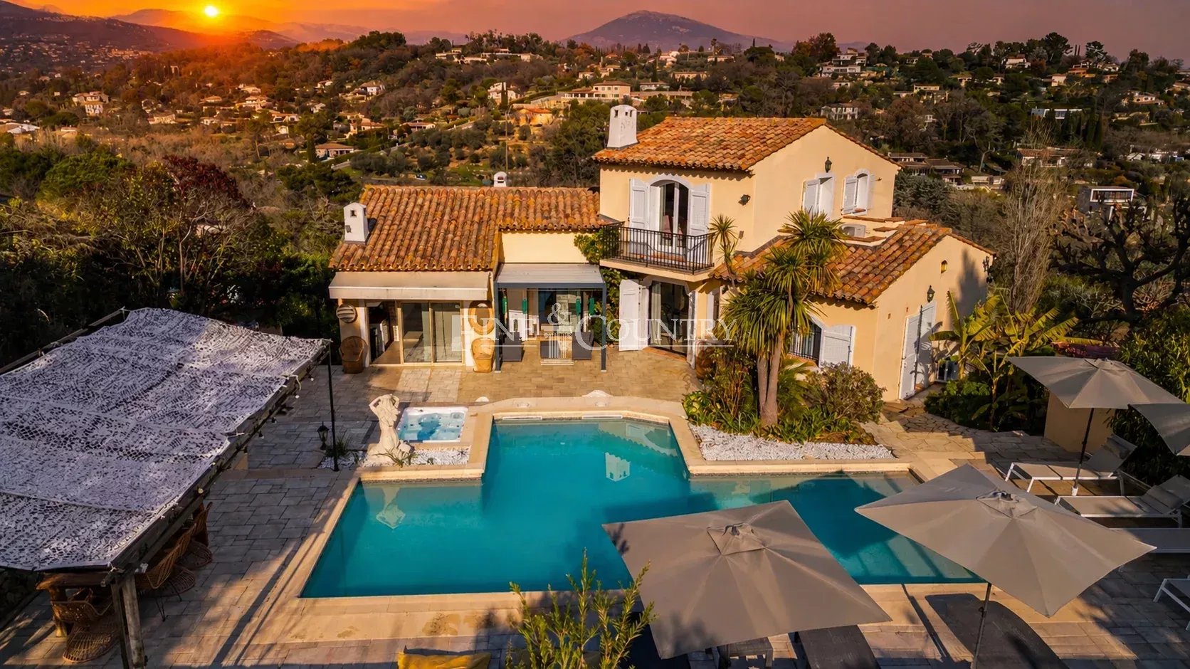 Photo of For sale  Villa in Valbonne - Panoramic view