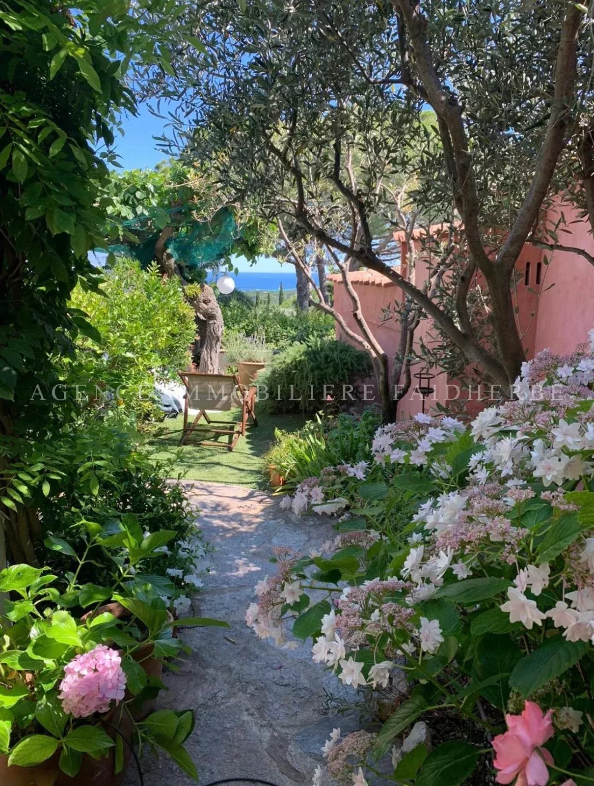 Maison avec vue sur la mer et piscine REF 144
