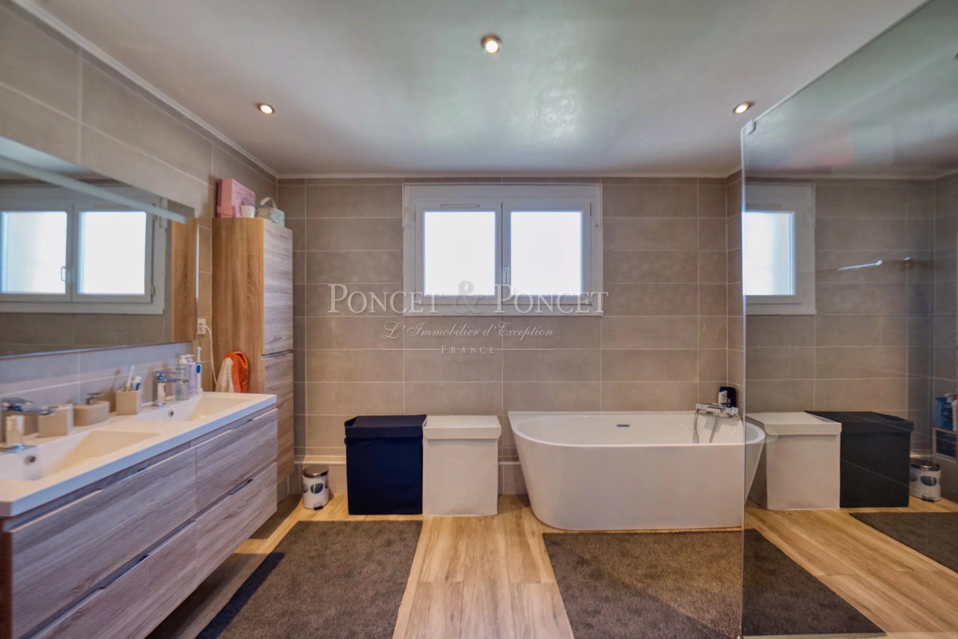5 Bedroom Villa/Townhouse's Image 11