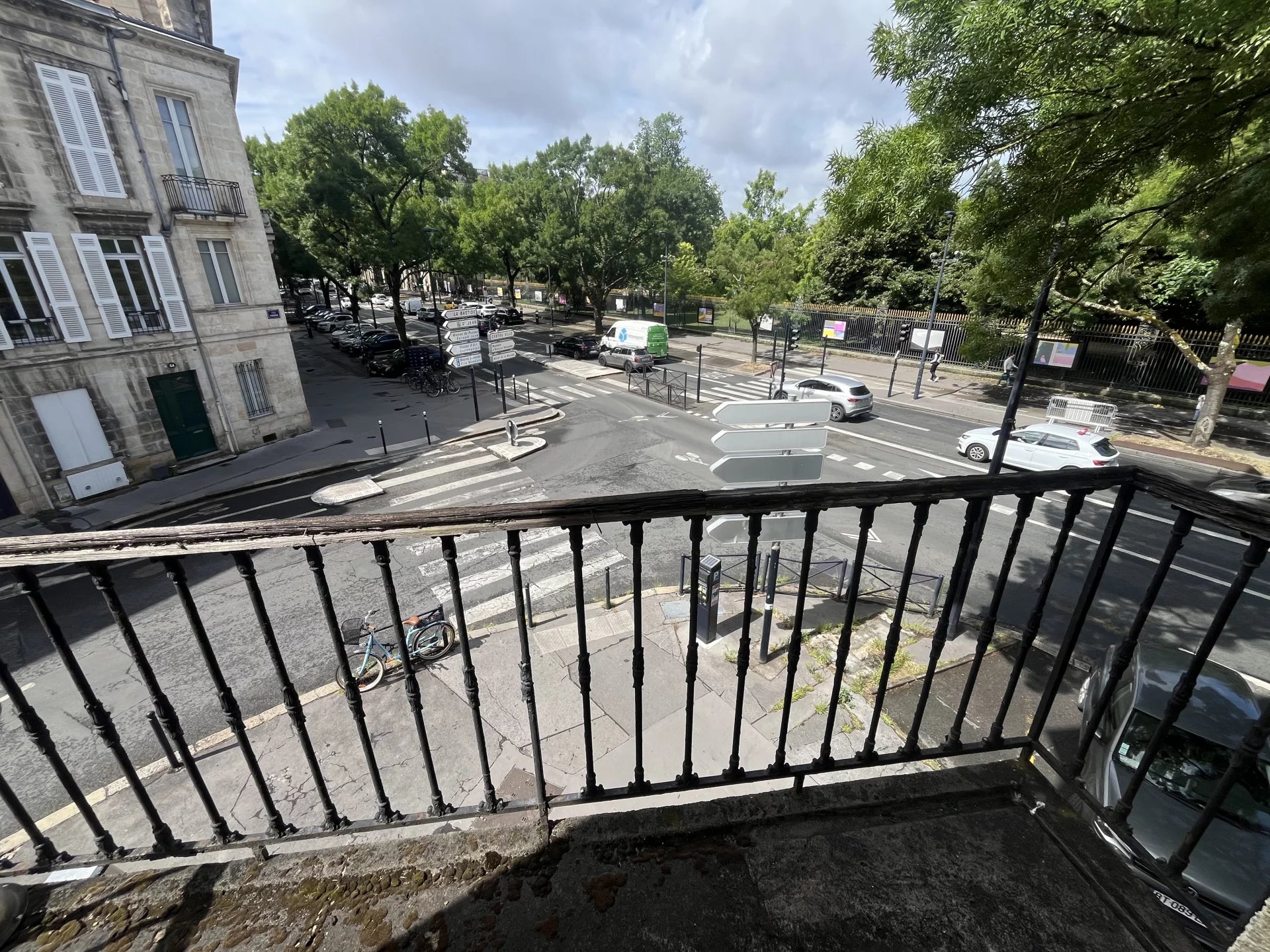 BUREAUX 85 m2 Cours de Verdun Proche Jardin Public BX