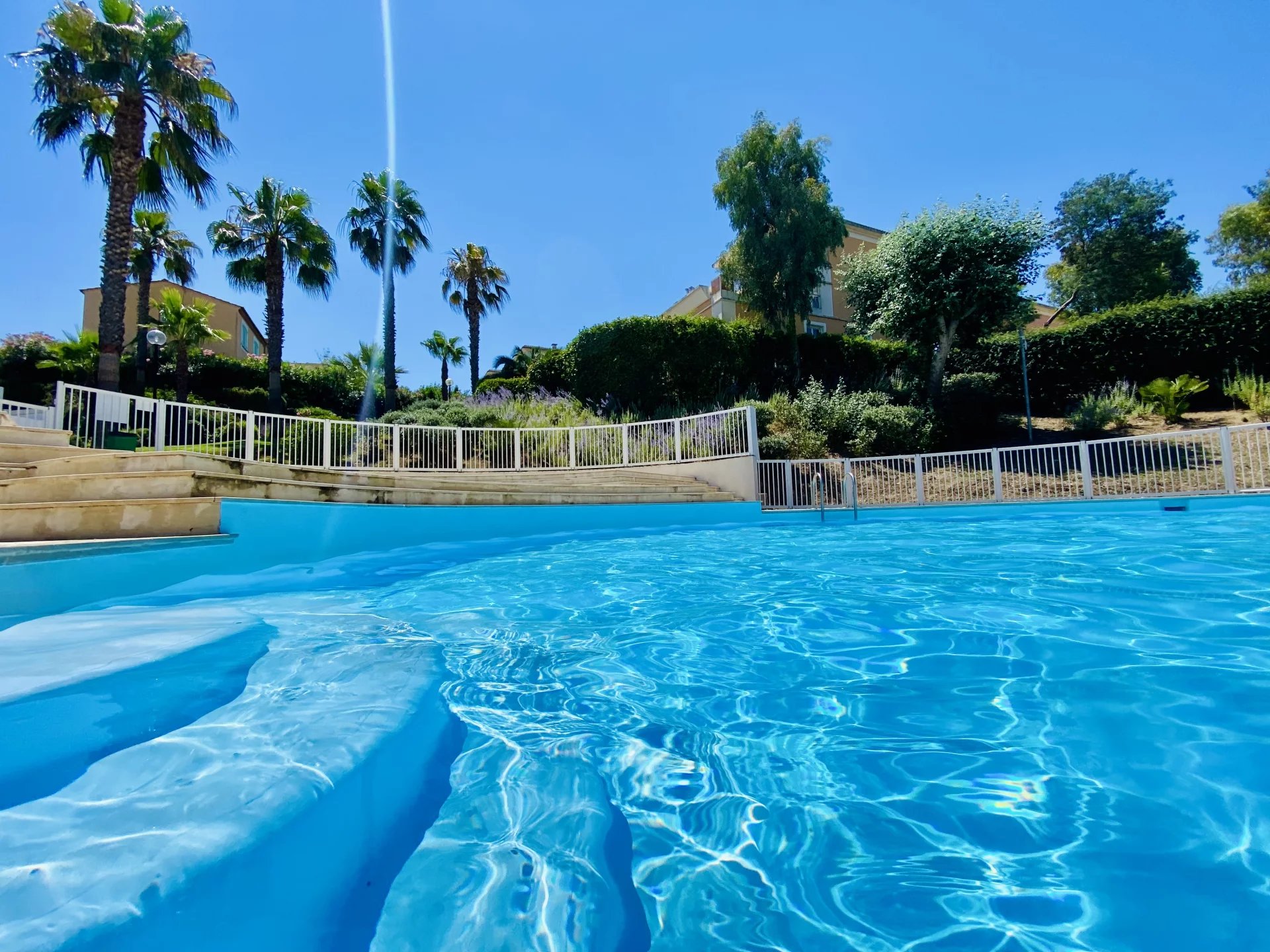 Cannes, Croix des gardes, 4 pièces au calme avec piscine