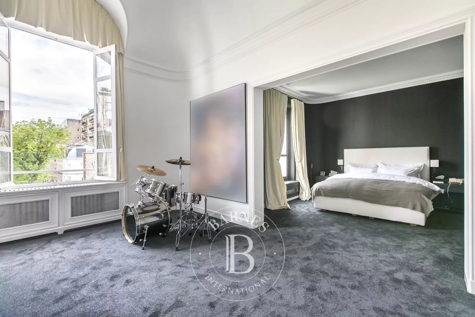 Paris 16 - Private road - Townhouse with garden - 5 bedrooms - picture 7 title=