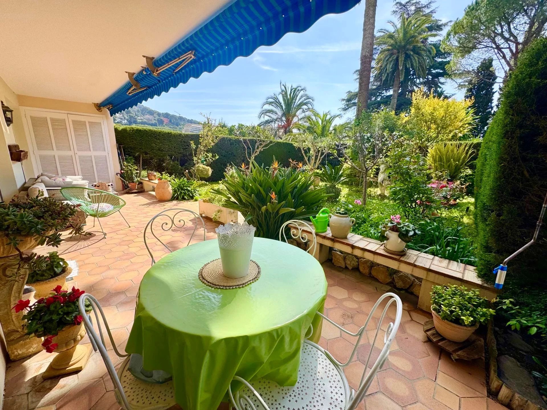 Le Cannet Pen Chaï sale flat 3 rooms on garden level in a quiet area