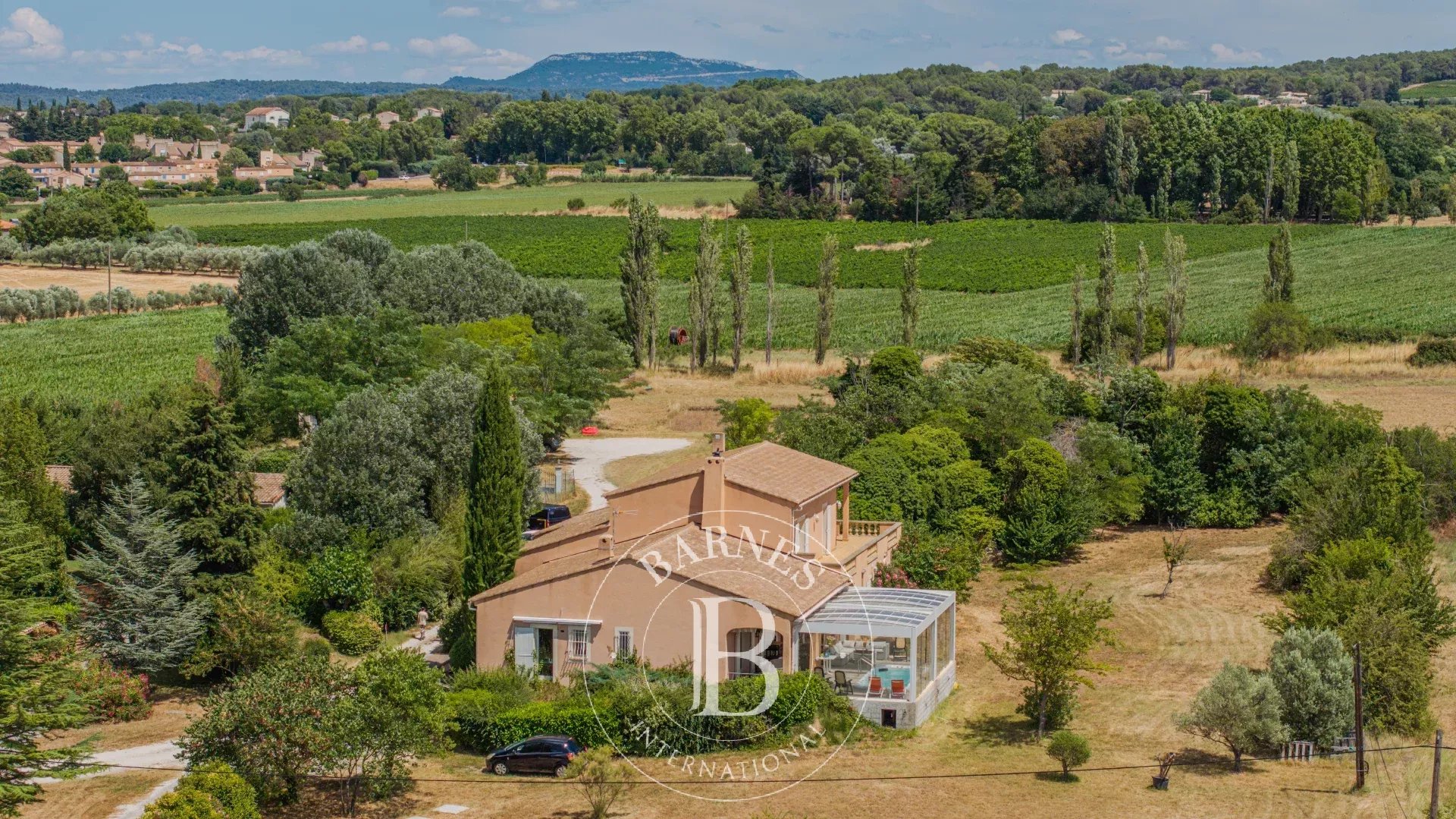 AIX-EN-PROVENCE – FAMILY HOME 375 M² – 6 BEDROOMS – LARGE GARAGE – FLAT LAND 6000 M²