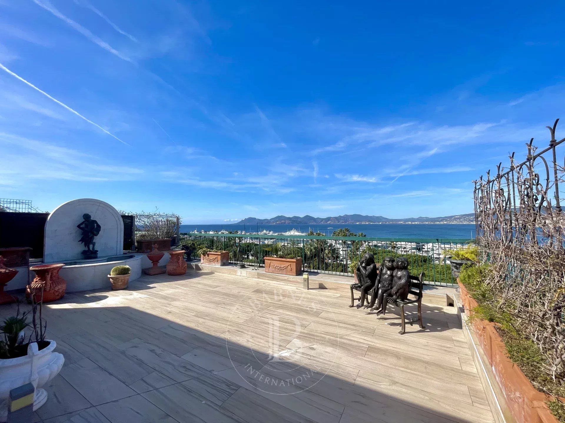 CANNES CROISETTE - PENTHOUSE - PANORAMIC SEA VIEW - 4 ROOMS