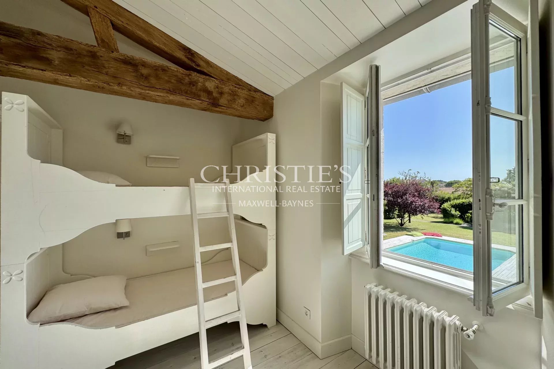 10 Bedroom Villa/Townhouse's Image 20