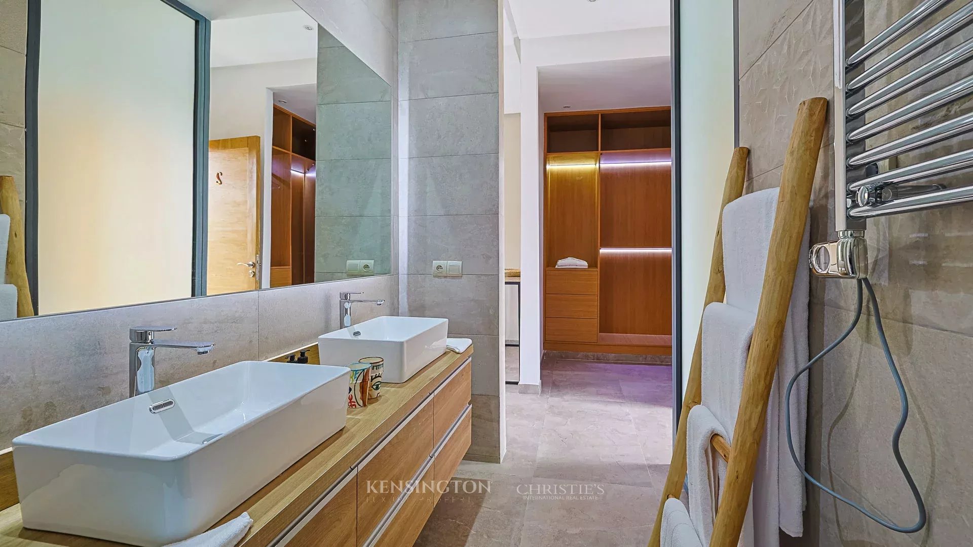 7 Bedroom Villa/Townhouse's Image 17