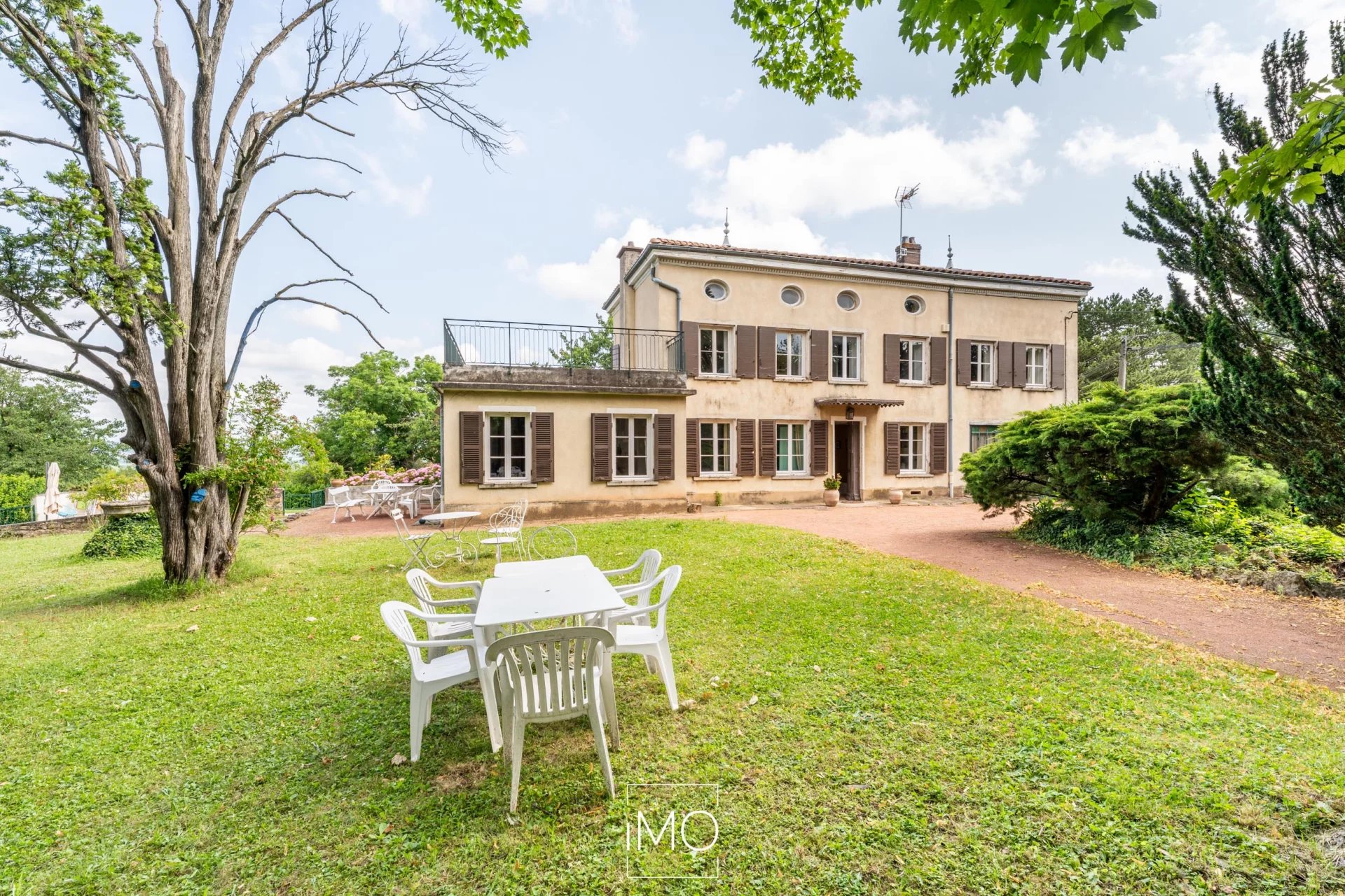 Propriété familiale de 226 m2 avec piscine et terrain de 5000 m²